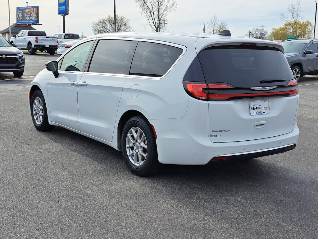 Used 2024 Chrysler Pacifica Touring L Van Passenger Van