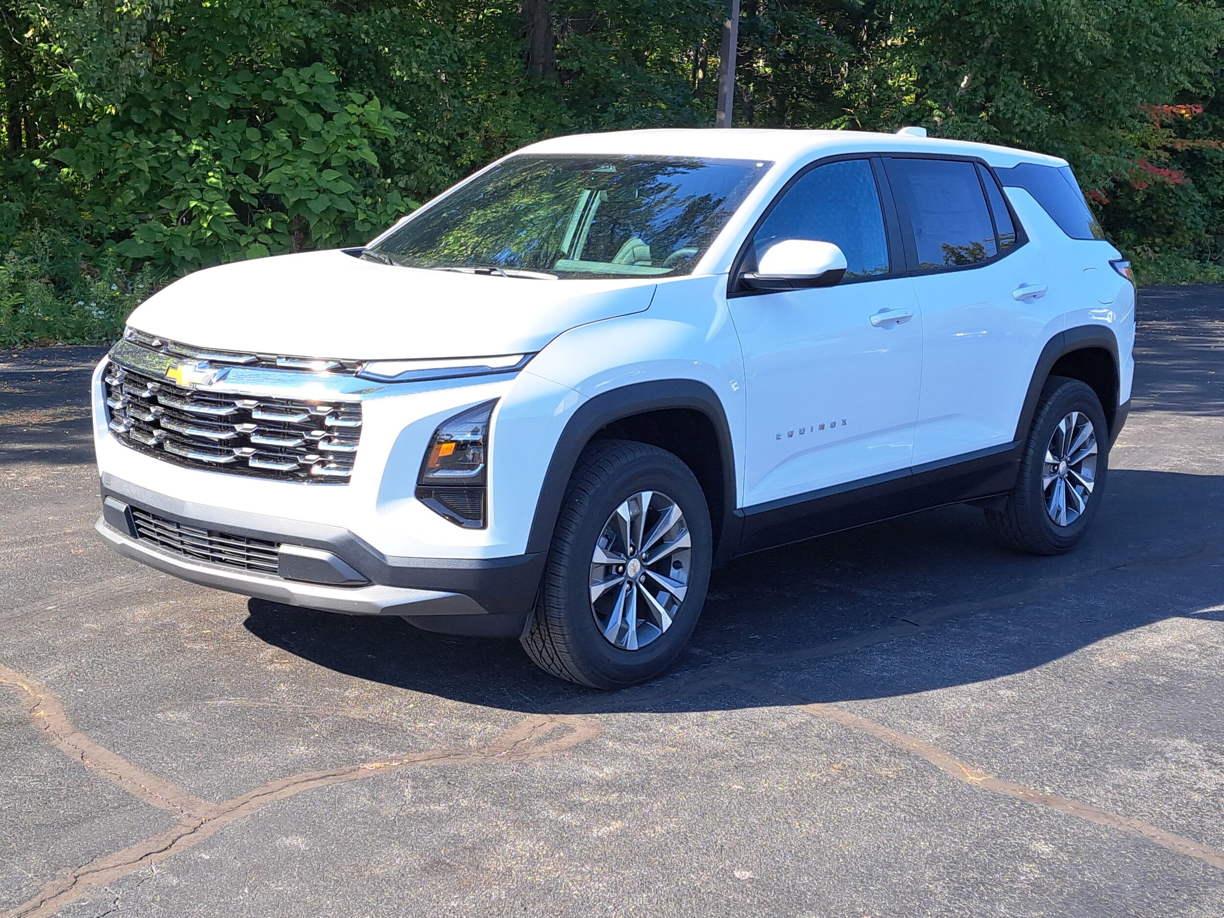 2026 Chevrolet Equinox LT photo 2