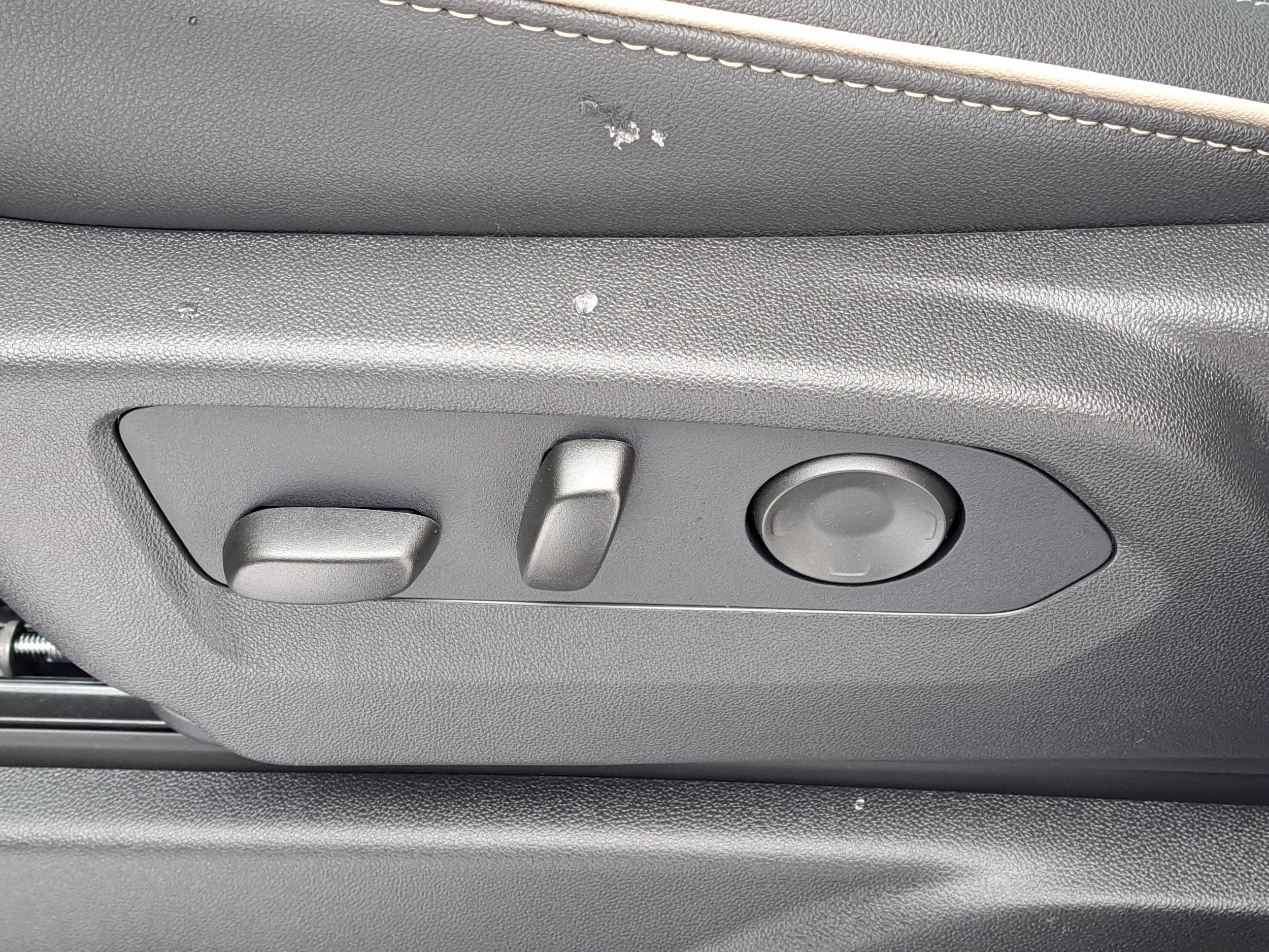 2026 Chevrolet Suburban Premier - Photo 10