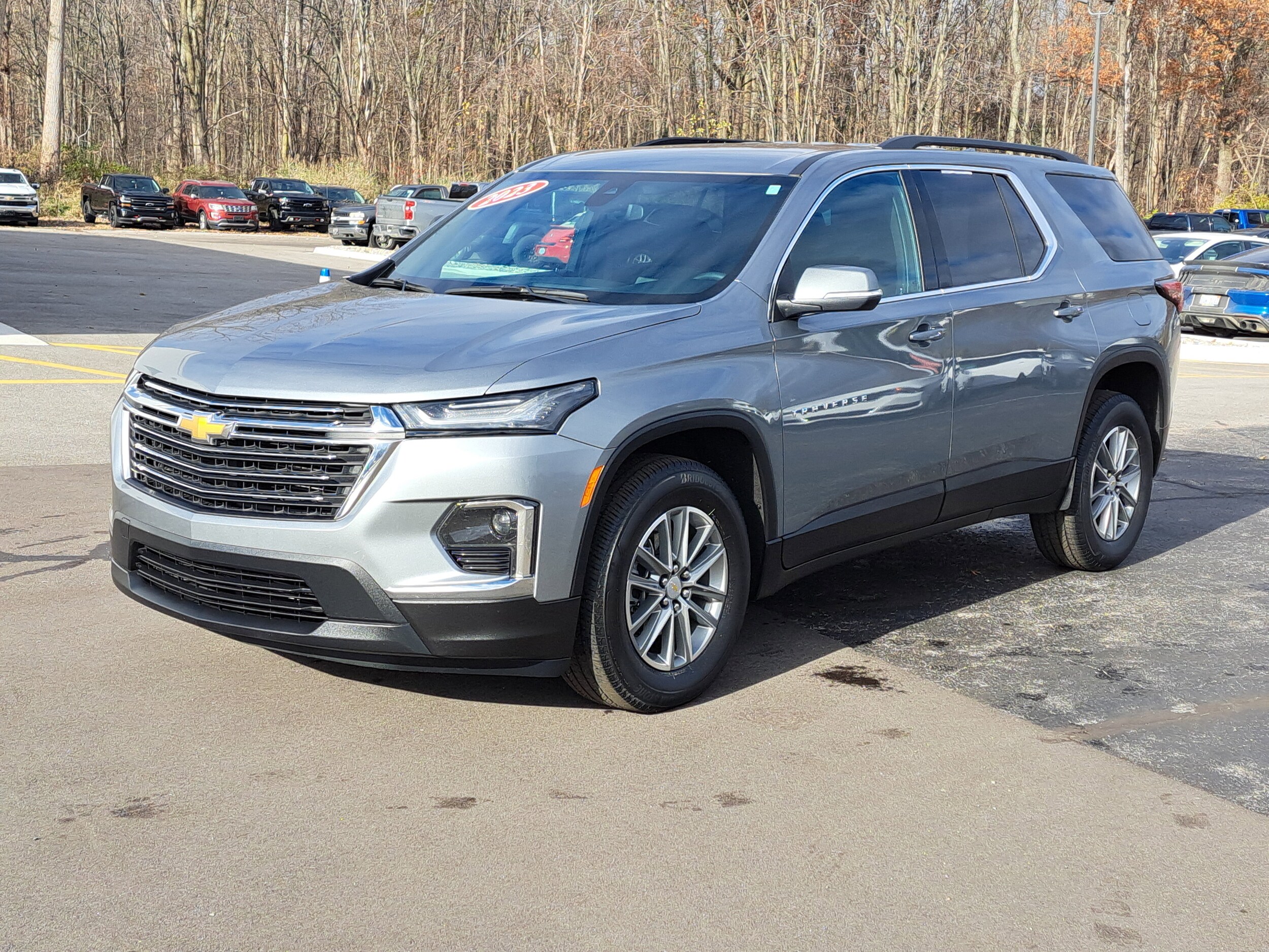 2023 Chevrolet Traverse Cloth photo 2