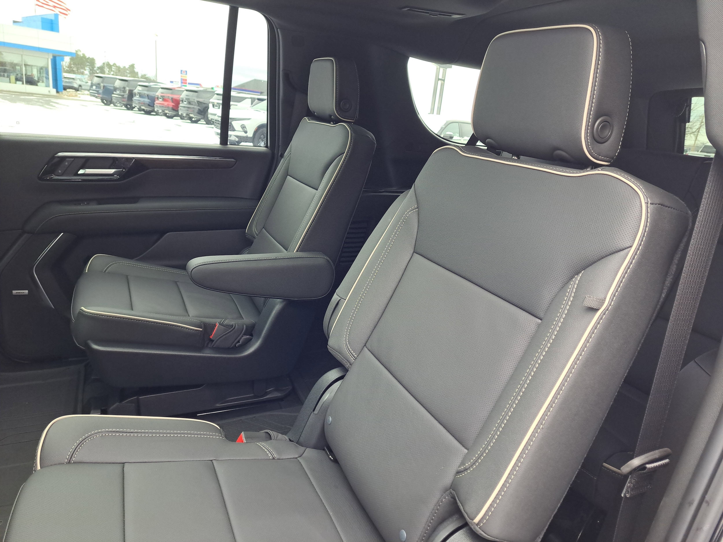 2026 Chevrolet Suburban Premier - Photo 25