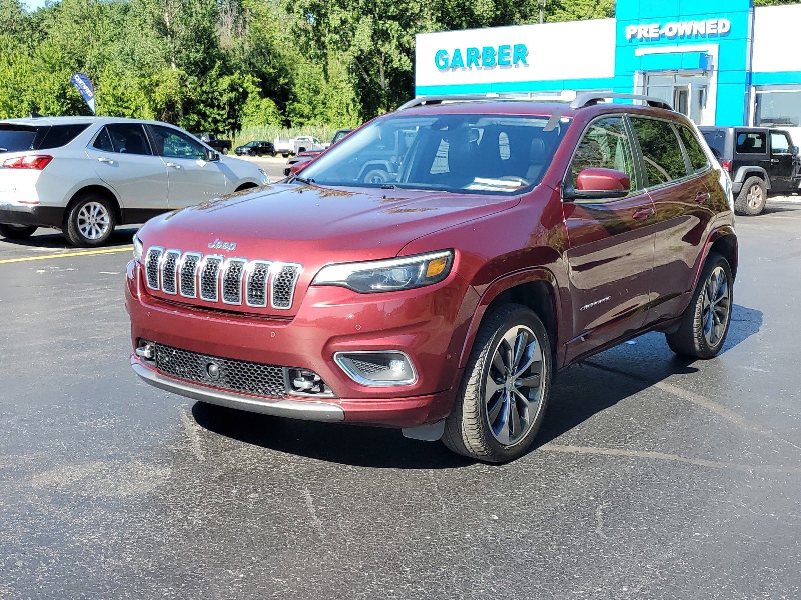 Used 2019 Jeep Cherokee Overland with VIN 1C4PJMJX0KD140589 for sale in Linwood, MI