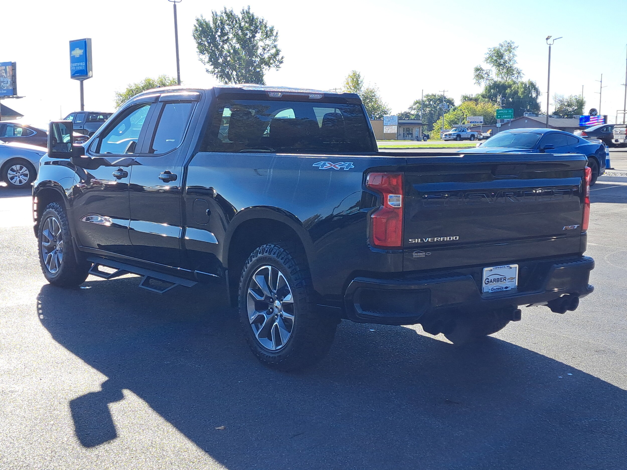 2020 Chevrolet Silverado 1500 RST photo 2