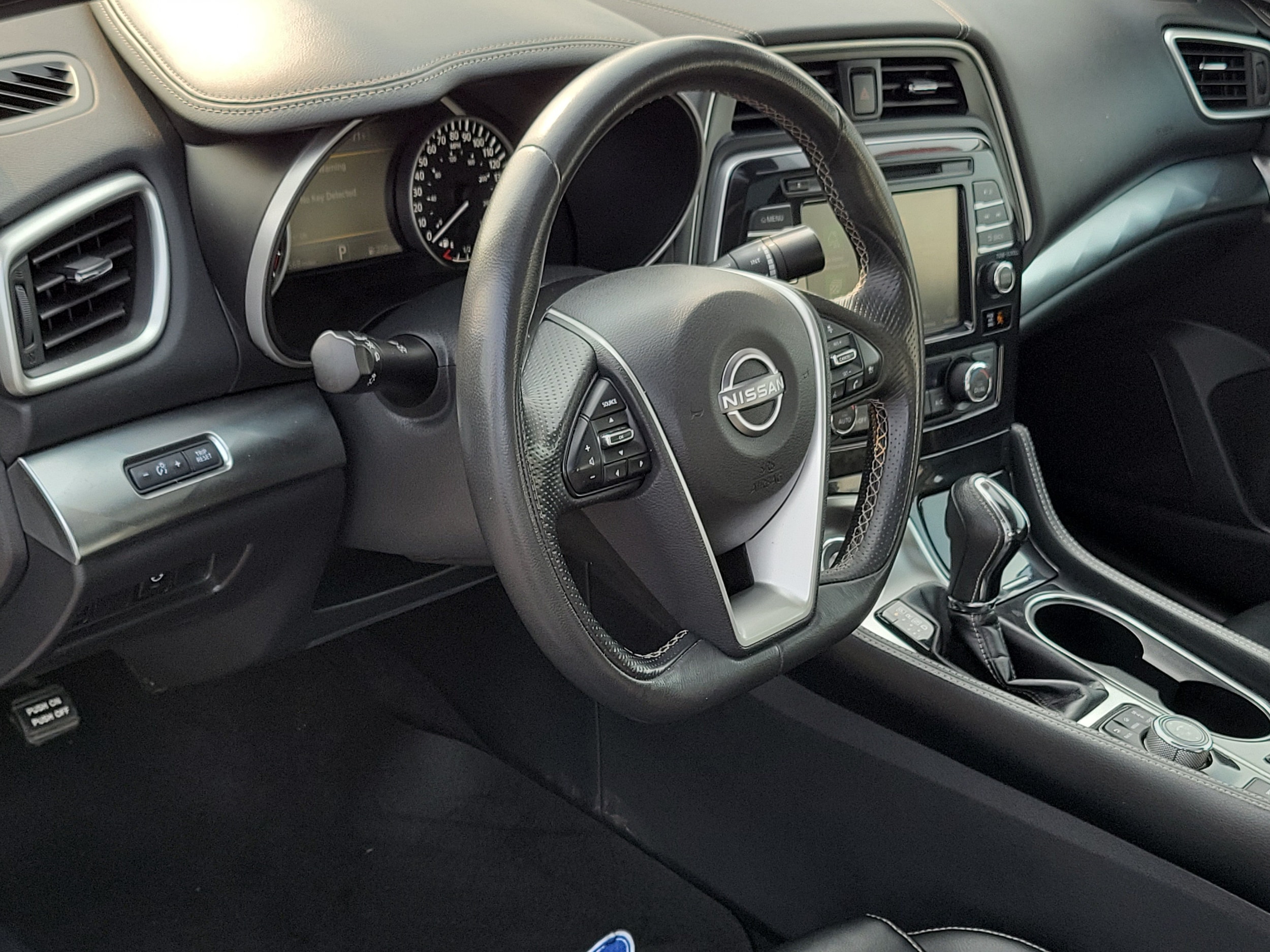 2023 Nissan Maxima SL - Photo 10