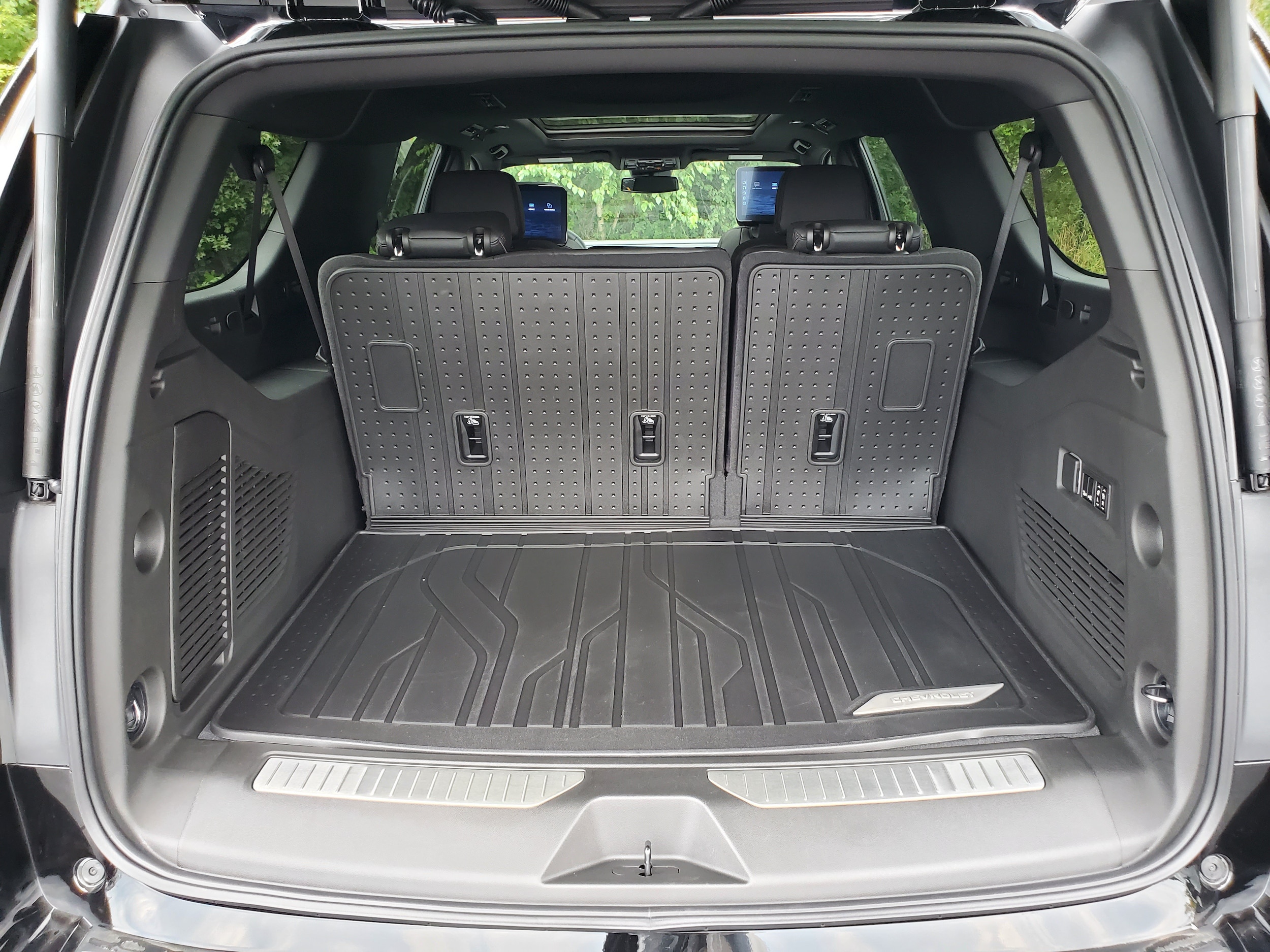 2026 Chevrolet Suburban RST - Photo 32