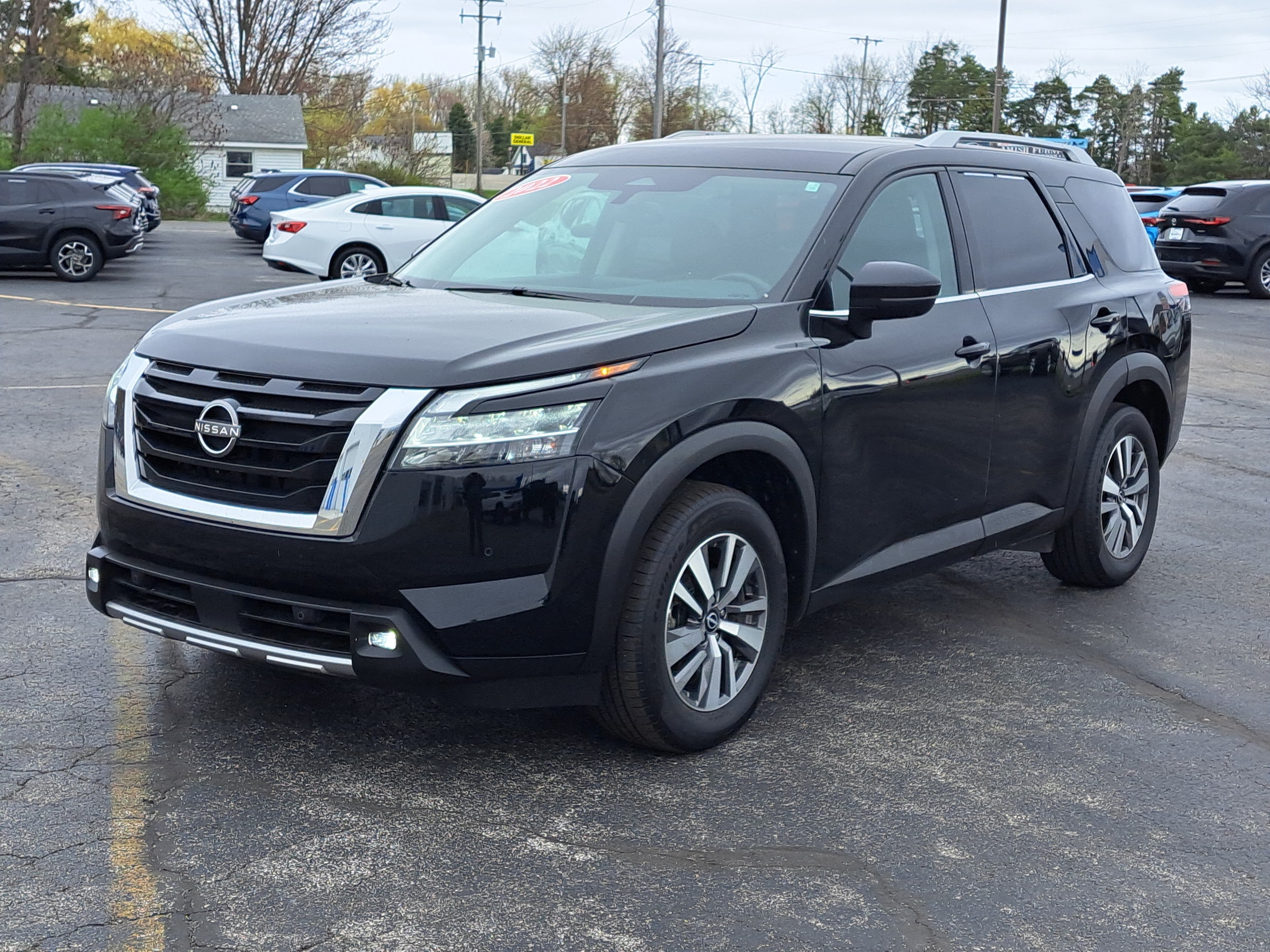 2022 Nissan Pathfinder SL - Photo 2