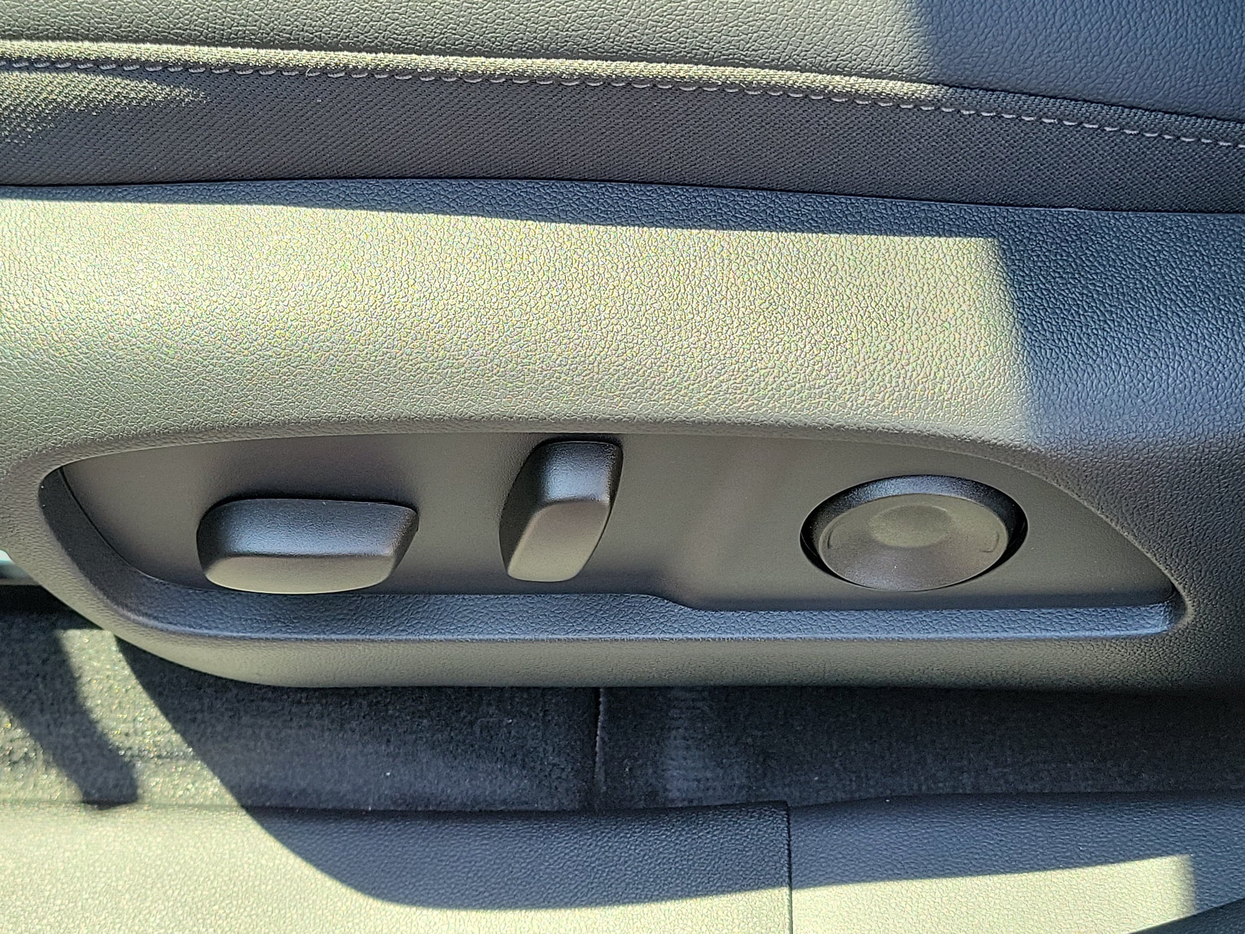 2027 Chevrolet Equinox LT - Photo 8