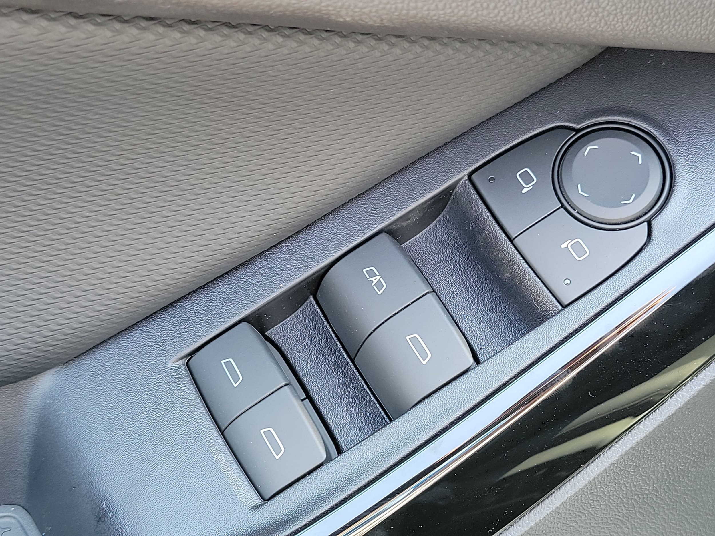 2027 Chevrolet Equinox LT - Photo 21
