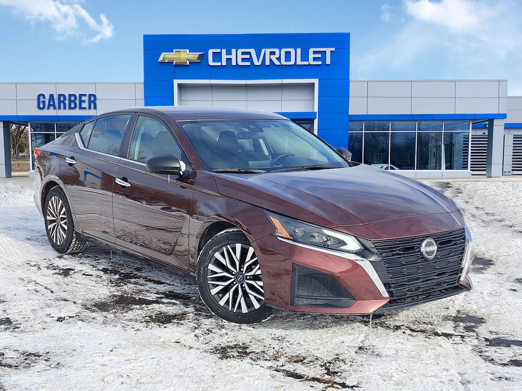 Used 2024 Nissan Altima 2.5 SV Sedan