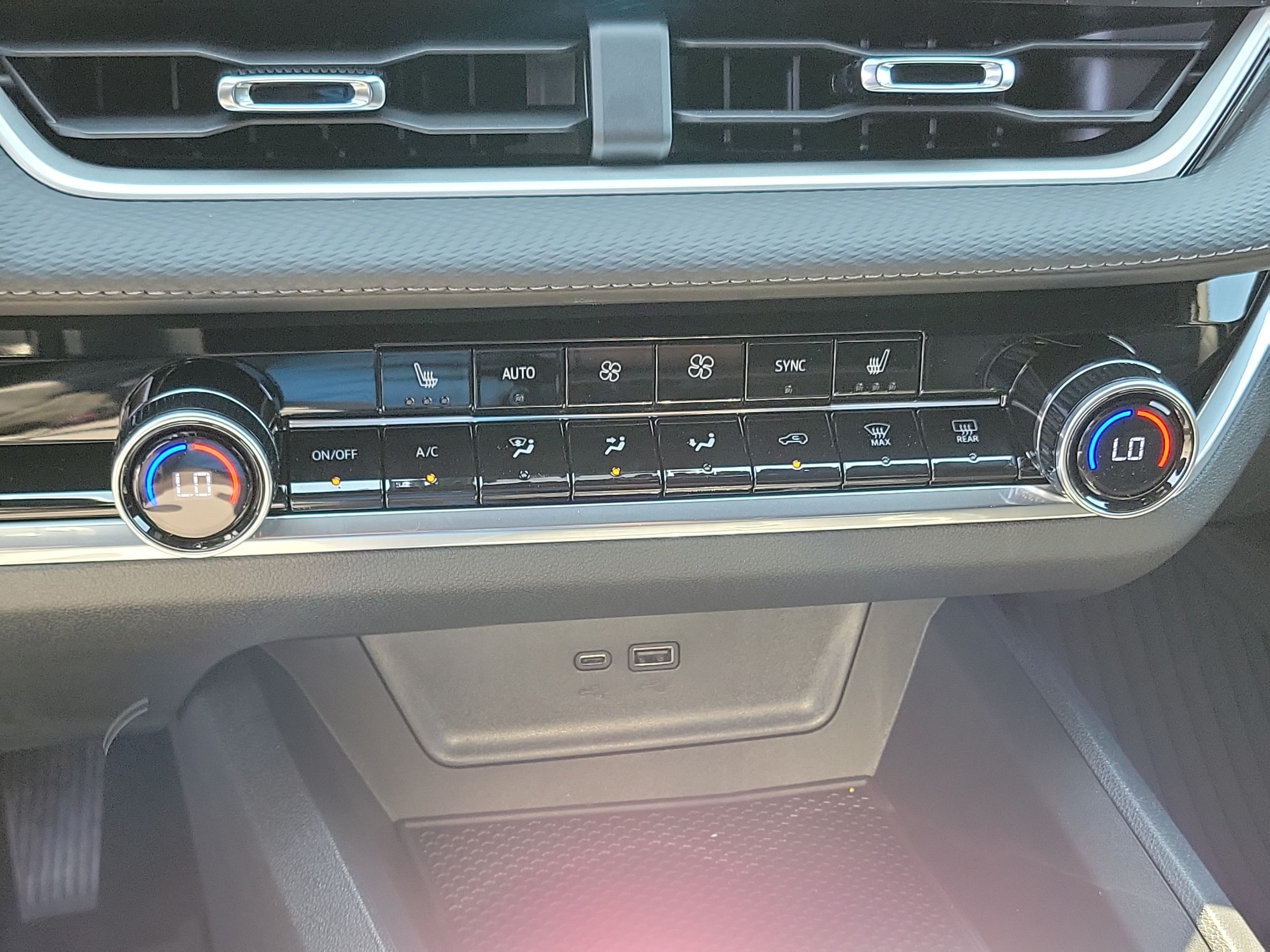 2027 Chevrolet Equinox LT - Photo 18