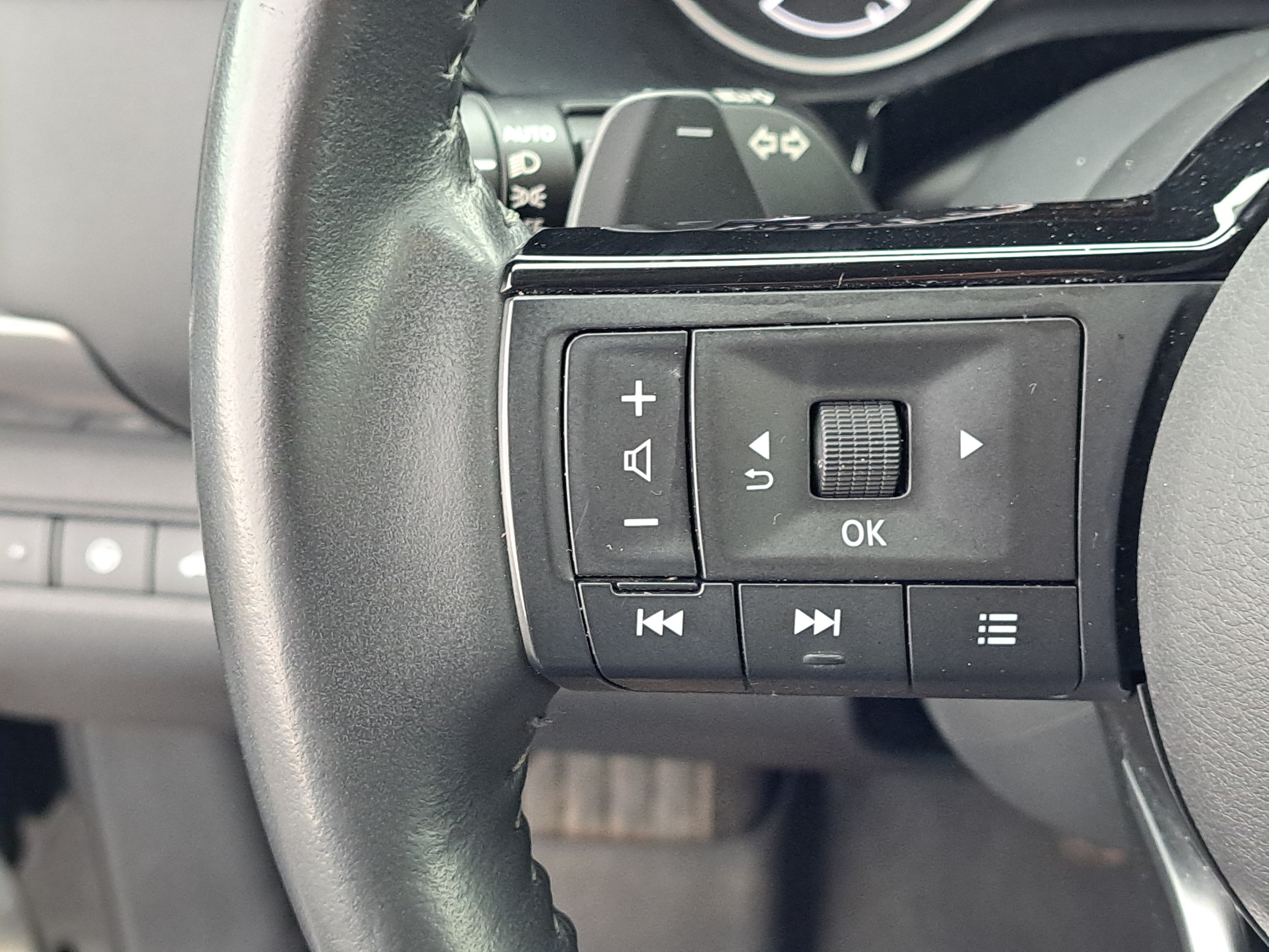 2022 Nissan Pathfinder SL - Photo 13
