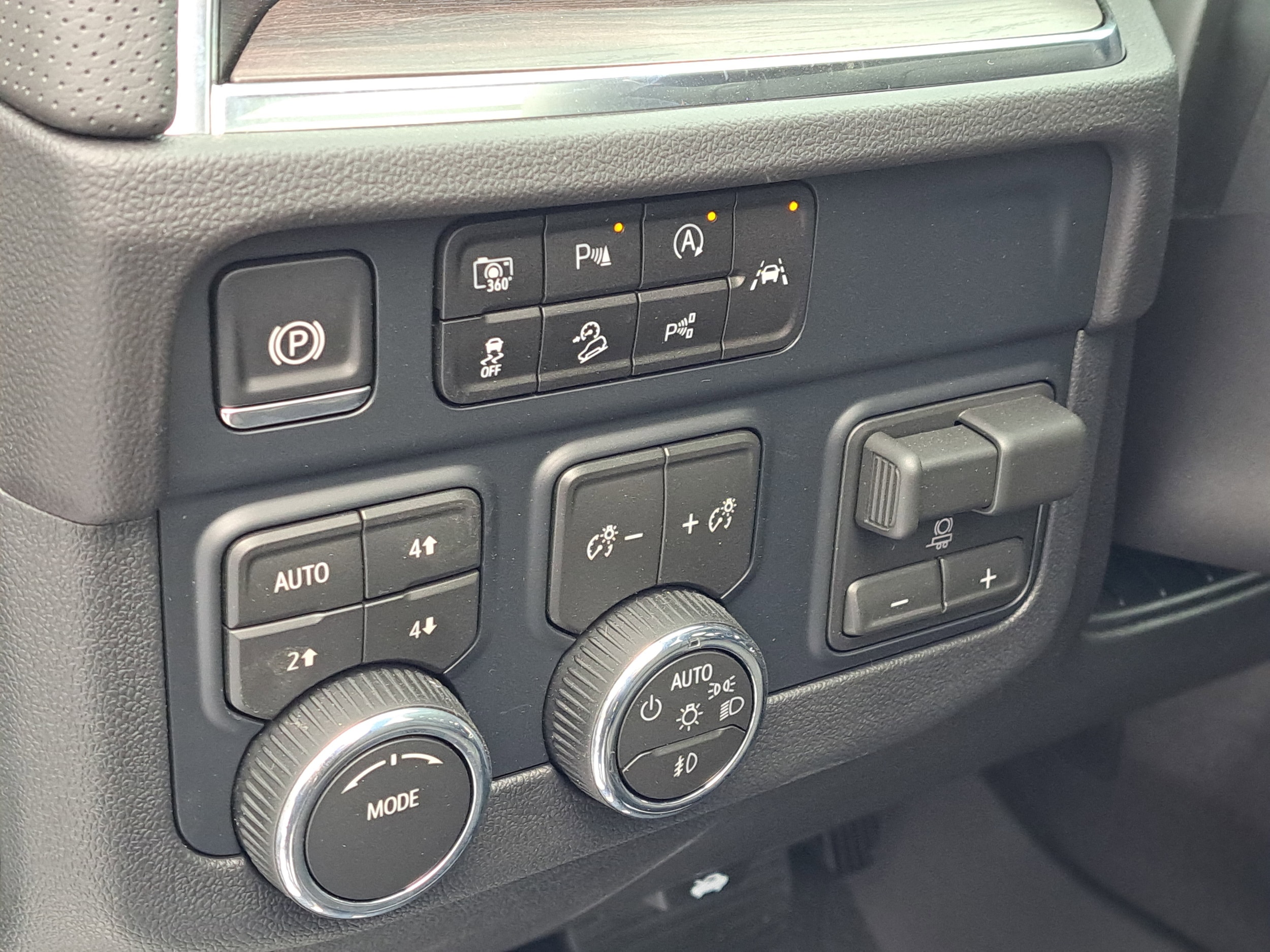 2026 Chevrolet Suburban Premier - Photo 12