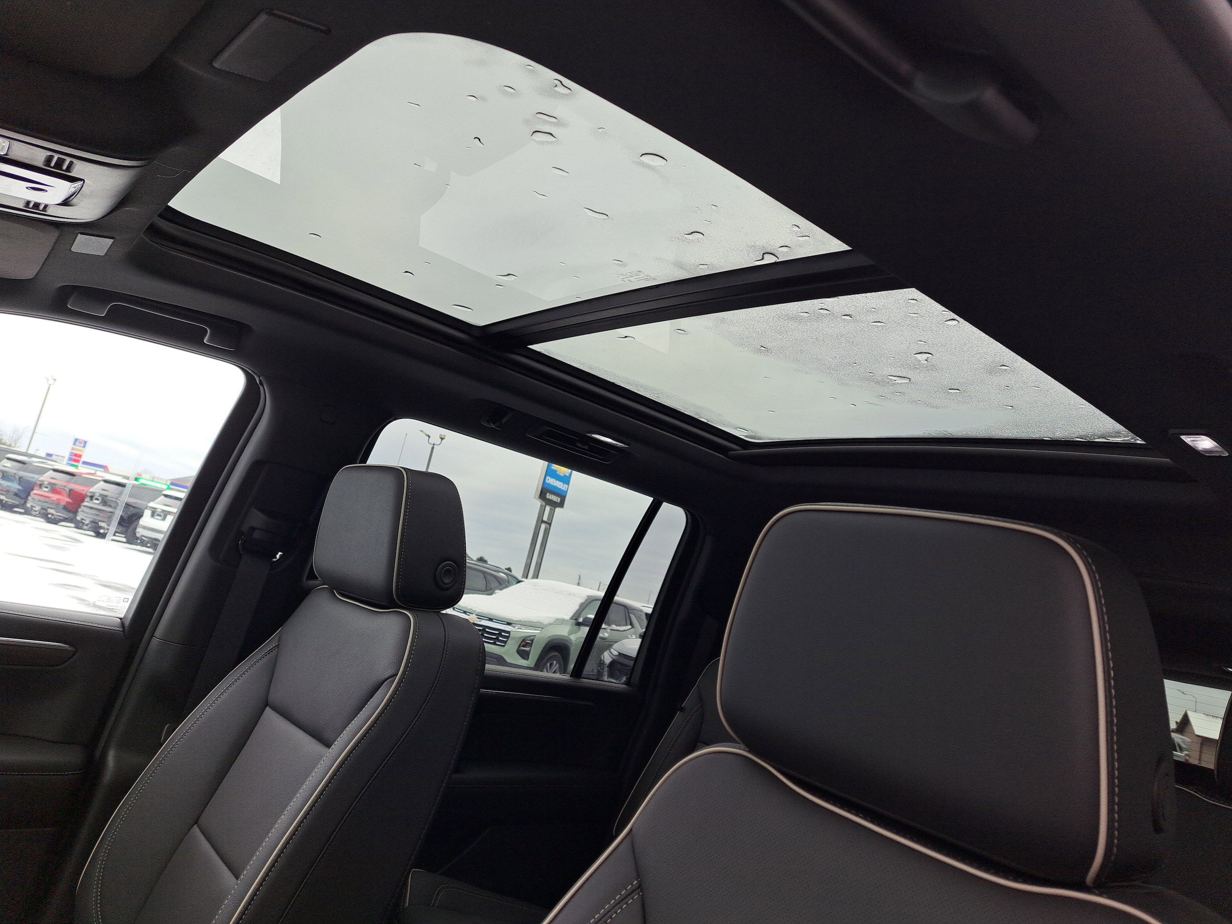 2026 Chevrolet Suburban Premier - Photo 9