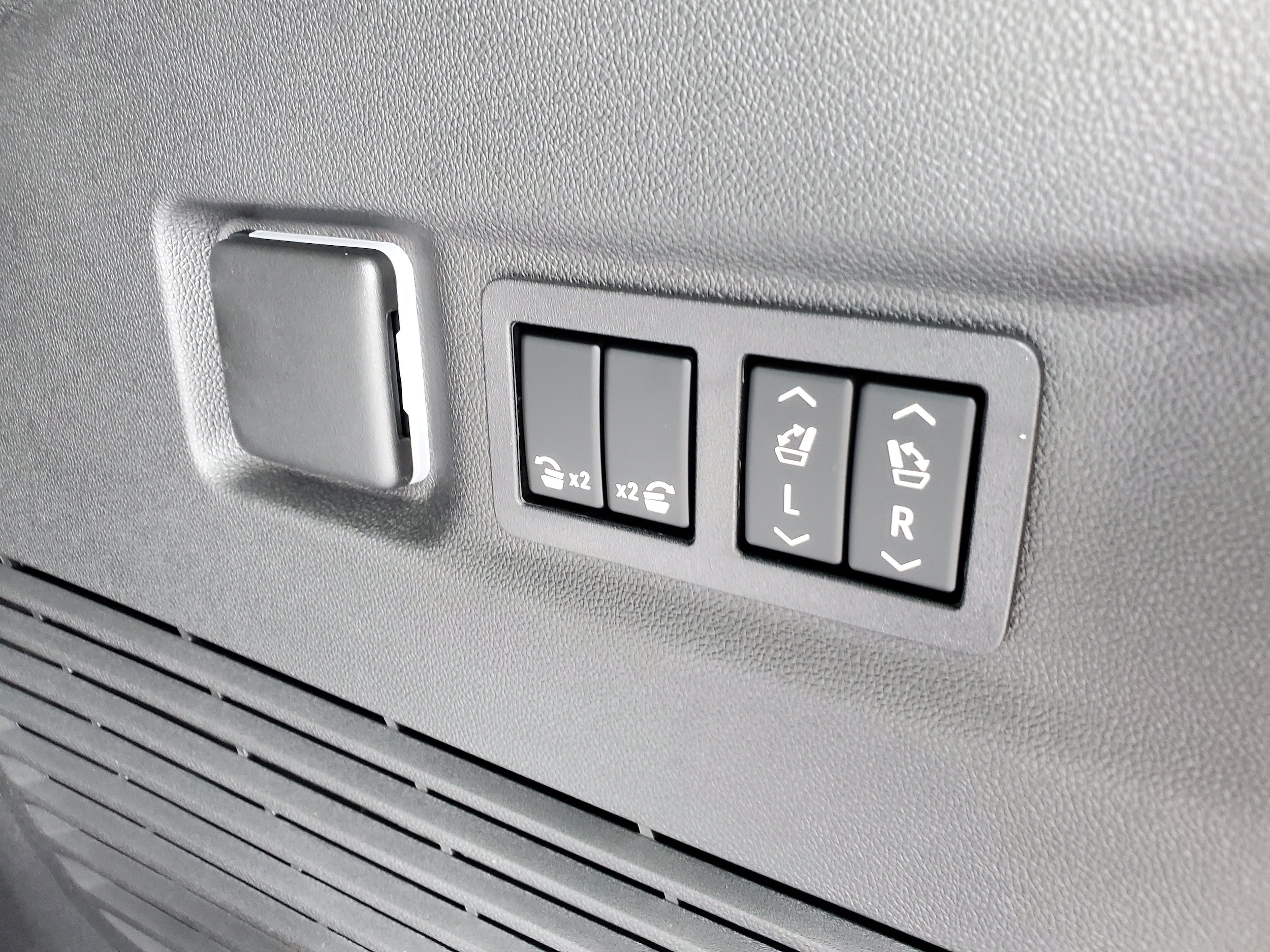 2026 Chevrolet Suburban RST - Photo 33