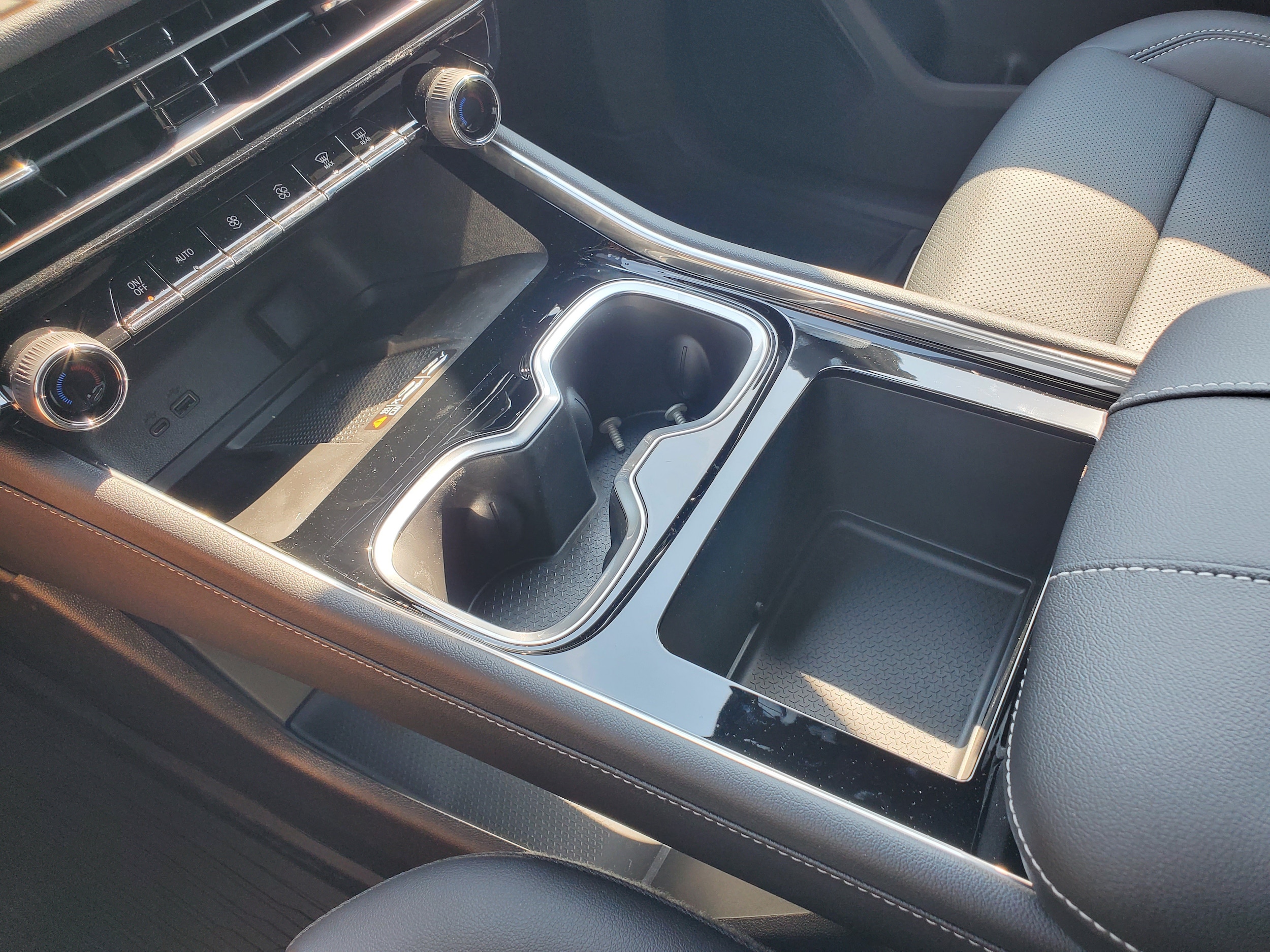 2027 Chevrolet Traverse LT - Photo 18