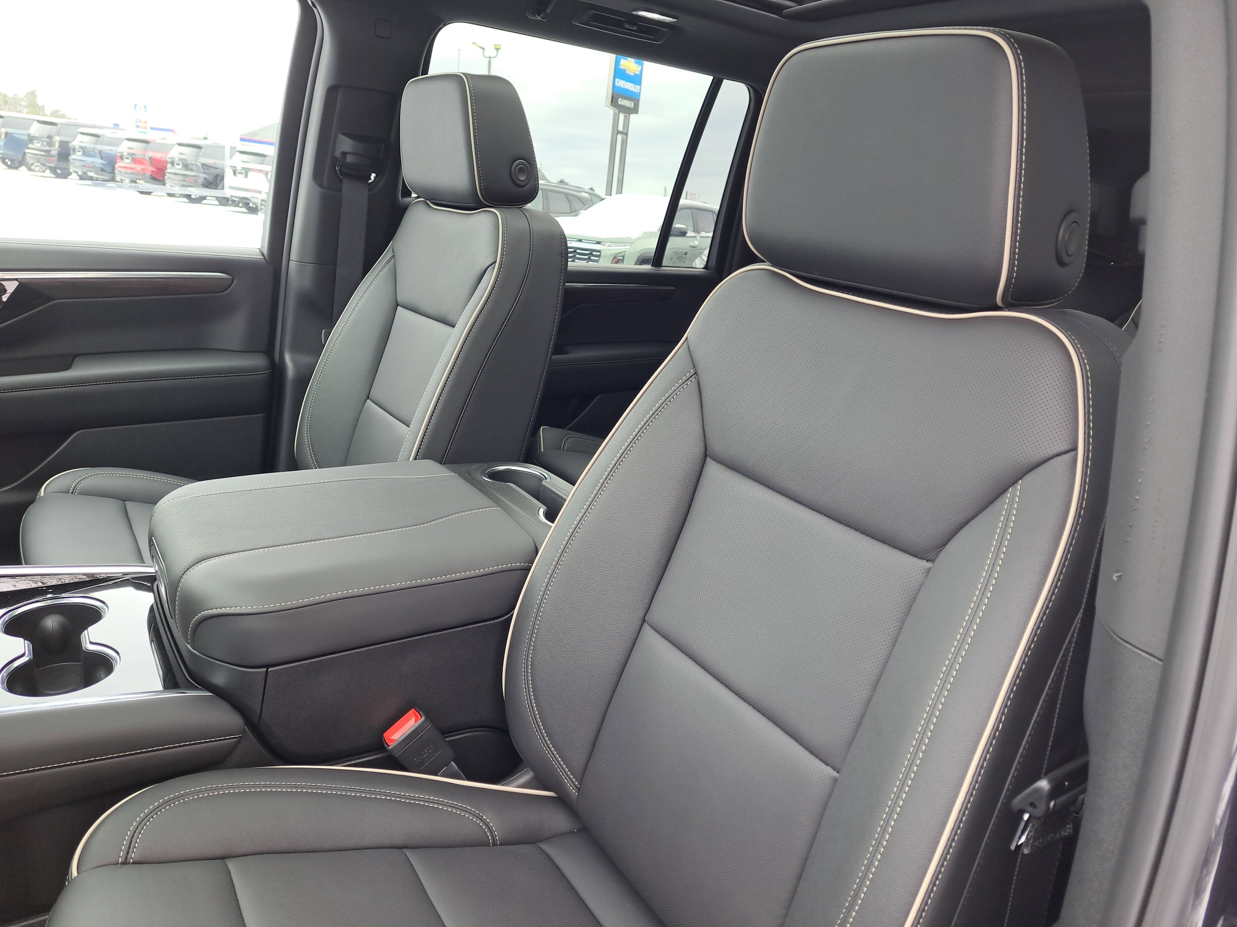 2026 Chevrolet Suburban Premier - Photo 8