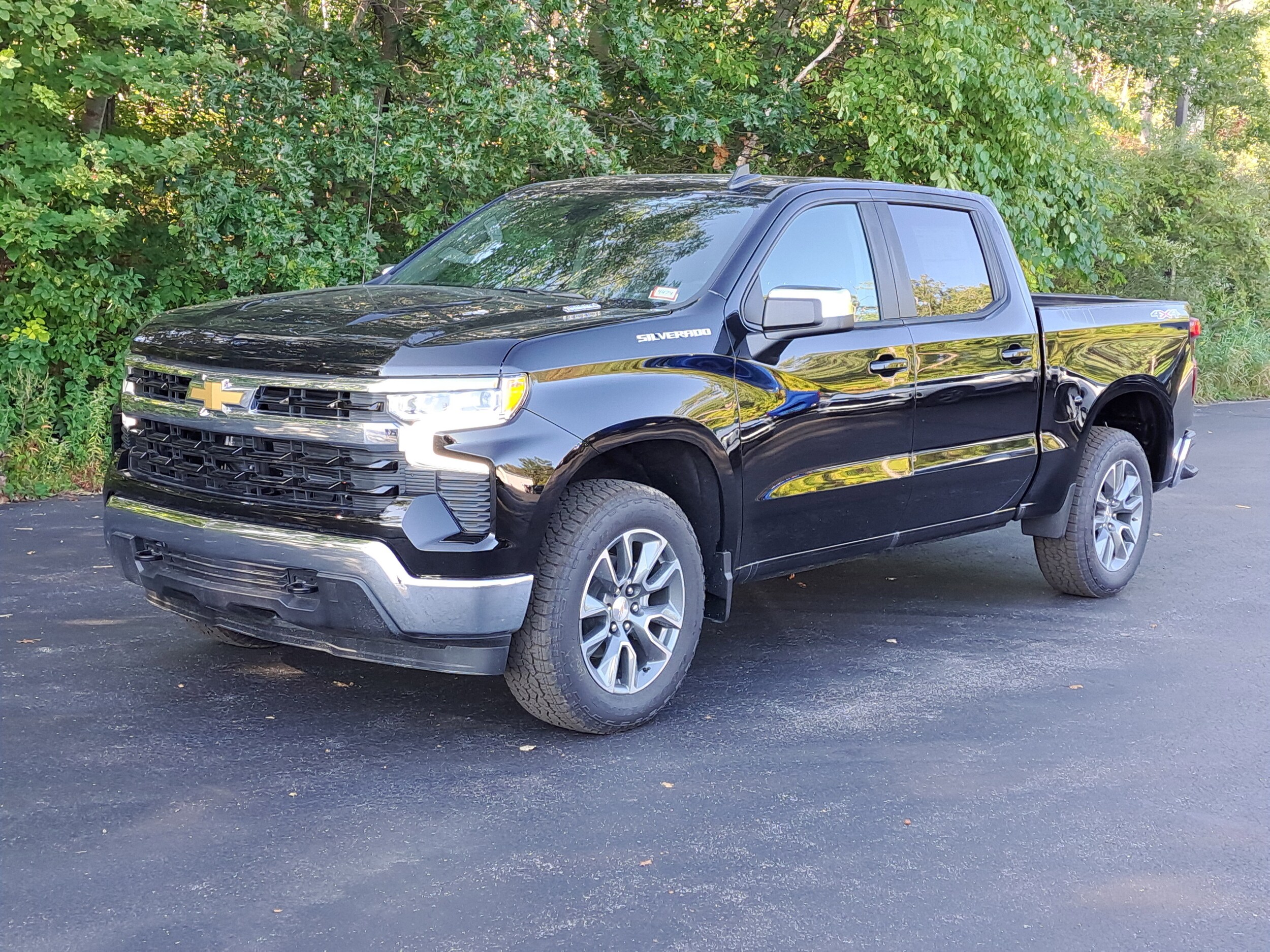 2026 Chevrolet Silverado 1500 LT photo 2
