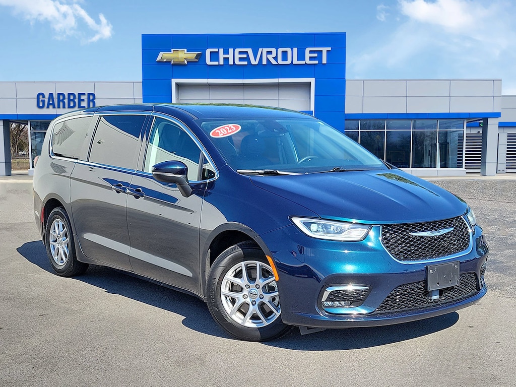 Used 2023 Chrysler Pacifica Touring L Van Passenger Van