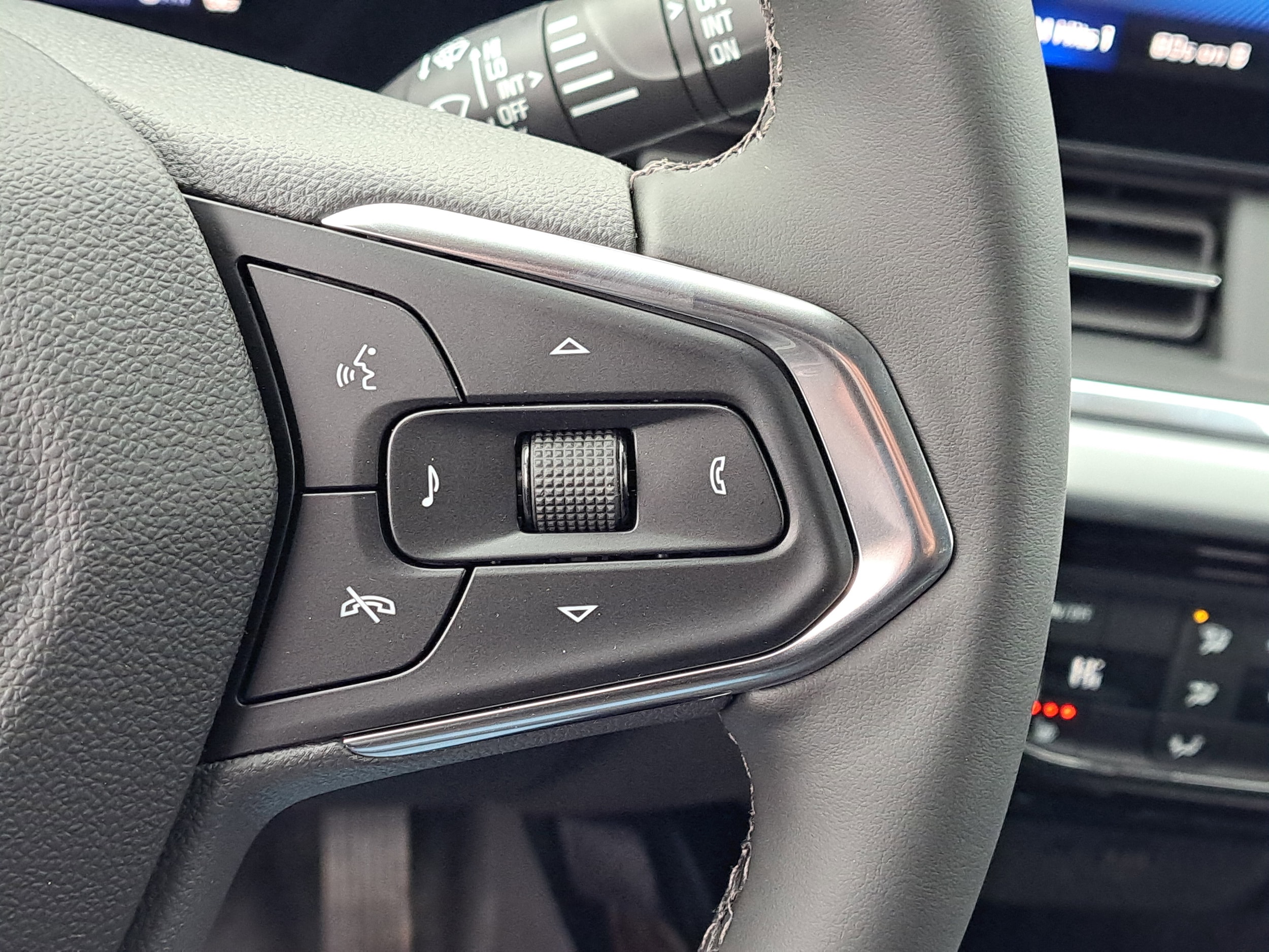 2026 Chevrolet Trax LT - Photo 11