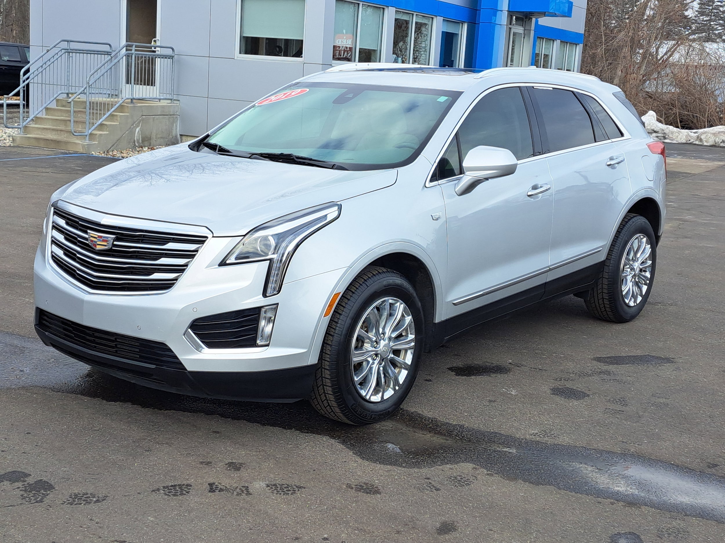 Used 2019 Cadillac XT5 Luxury with VIN 1GYKNCRS4KZ204986 for sale in Linwood, MI