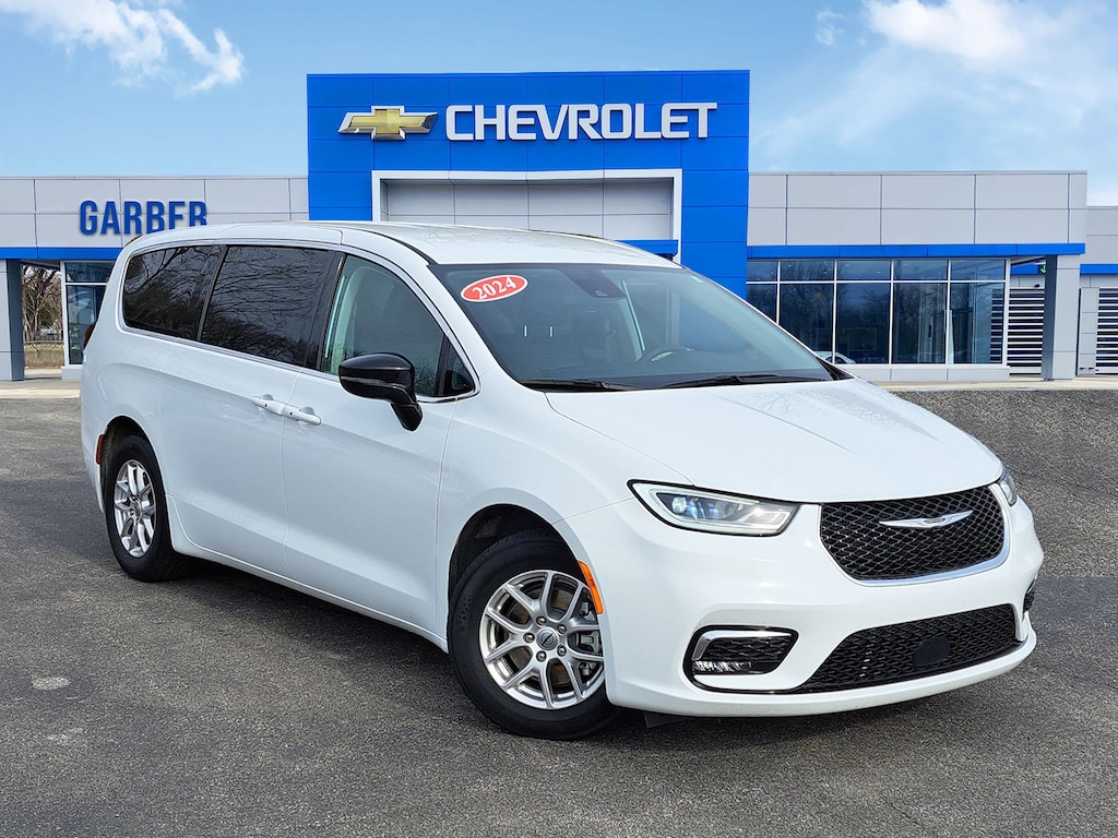 Used 2024 Chrysler Pacifica Touring L Van Passenger Van