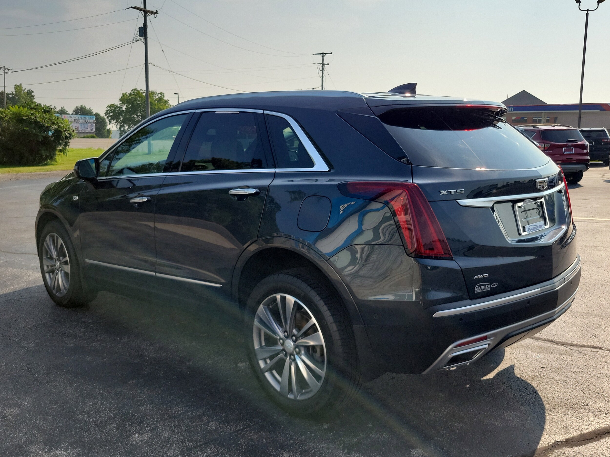 2021 Cadillac XT5 Premium Luxury photo 2