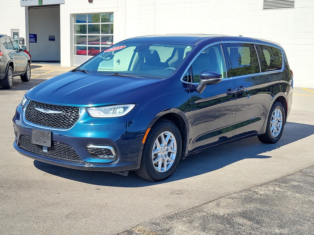Used 2023 Chrysler Pacifica Touring L Van Passenger Van