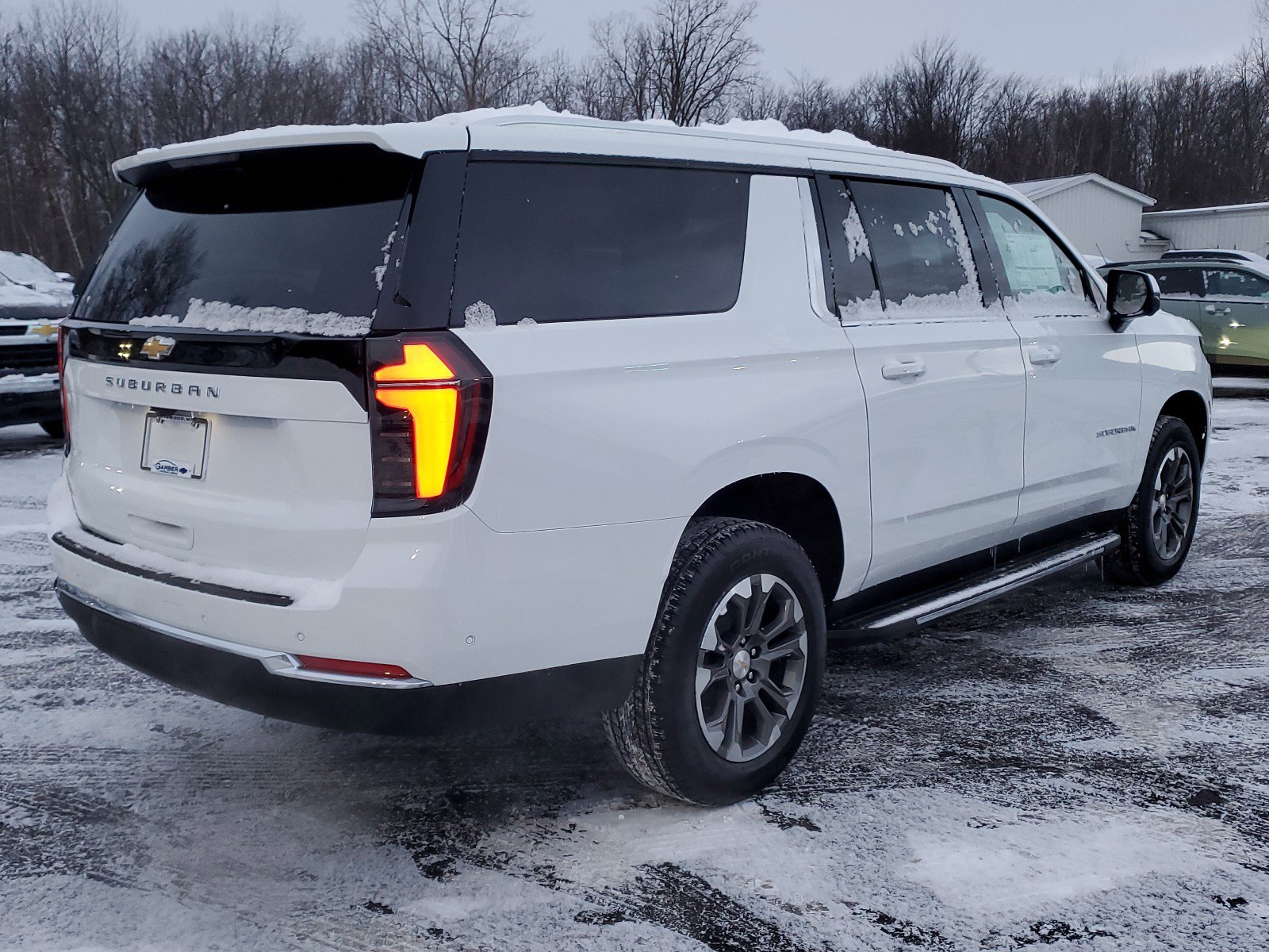 2025 Chevrolet Suburban LS photo 4