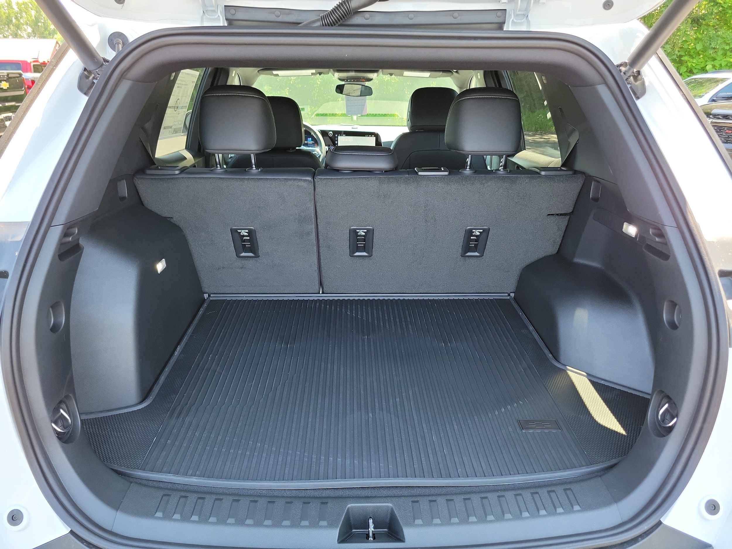 2027 Chevrolet Equinox LT - Photo 28