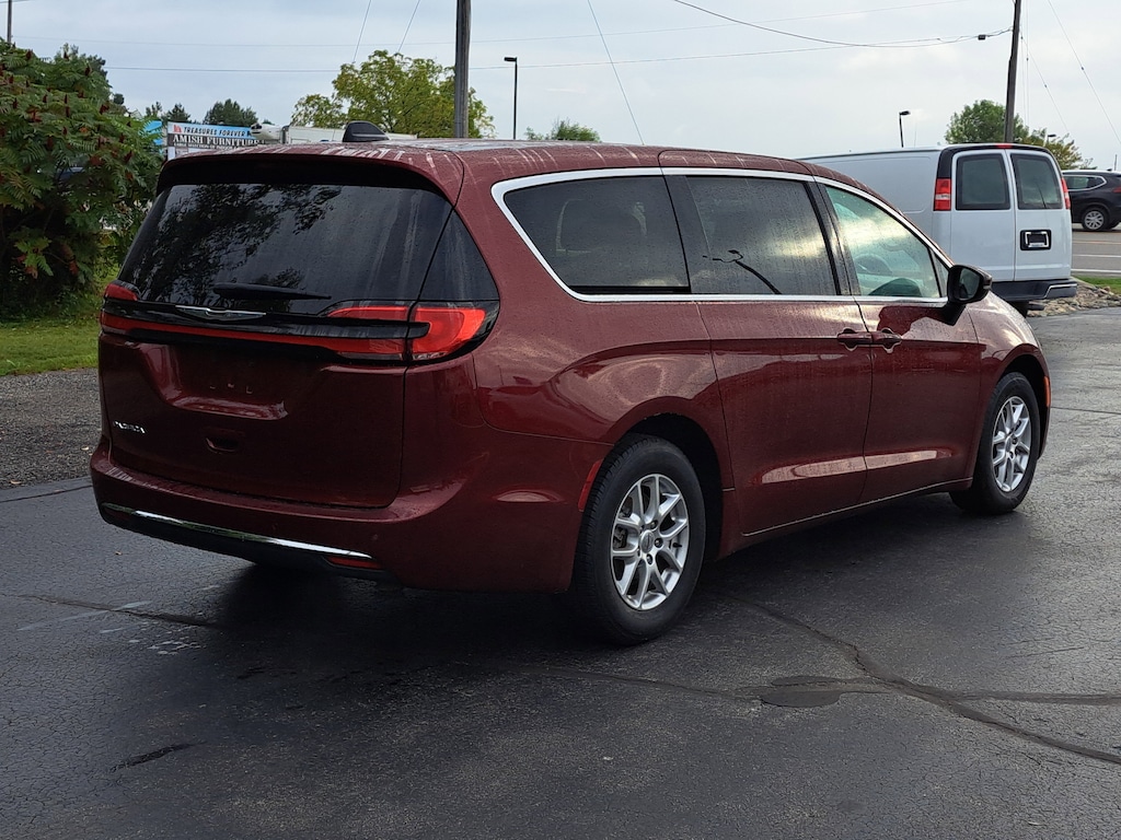 Used 2023 Chrysler Pacifica Touring L Van Passenger Van