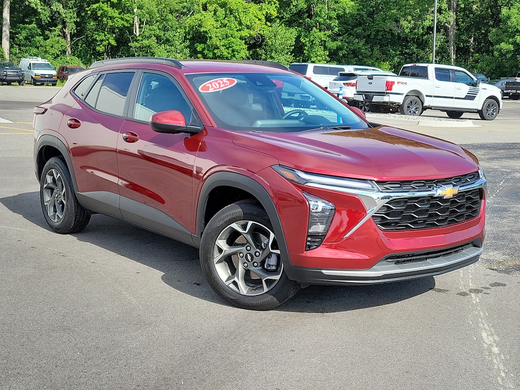 Used 2025 Chevrolet Trax LT SUV