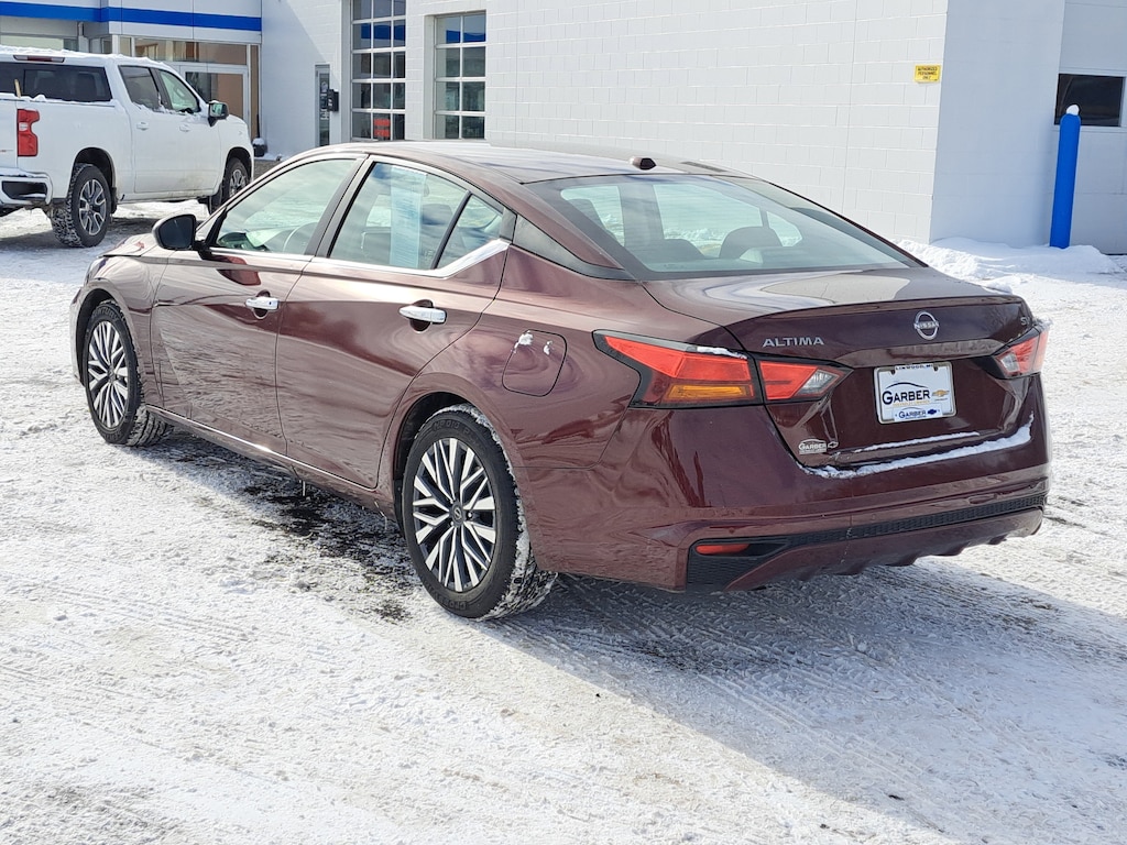 Used 2024 Nissan Altima 2.5 SV Sedan