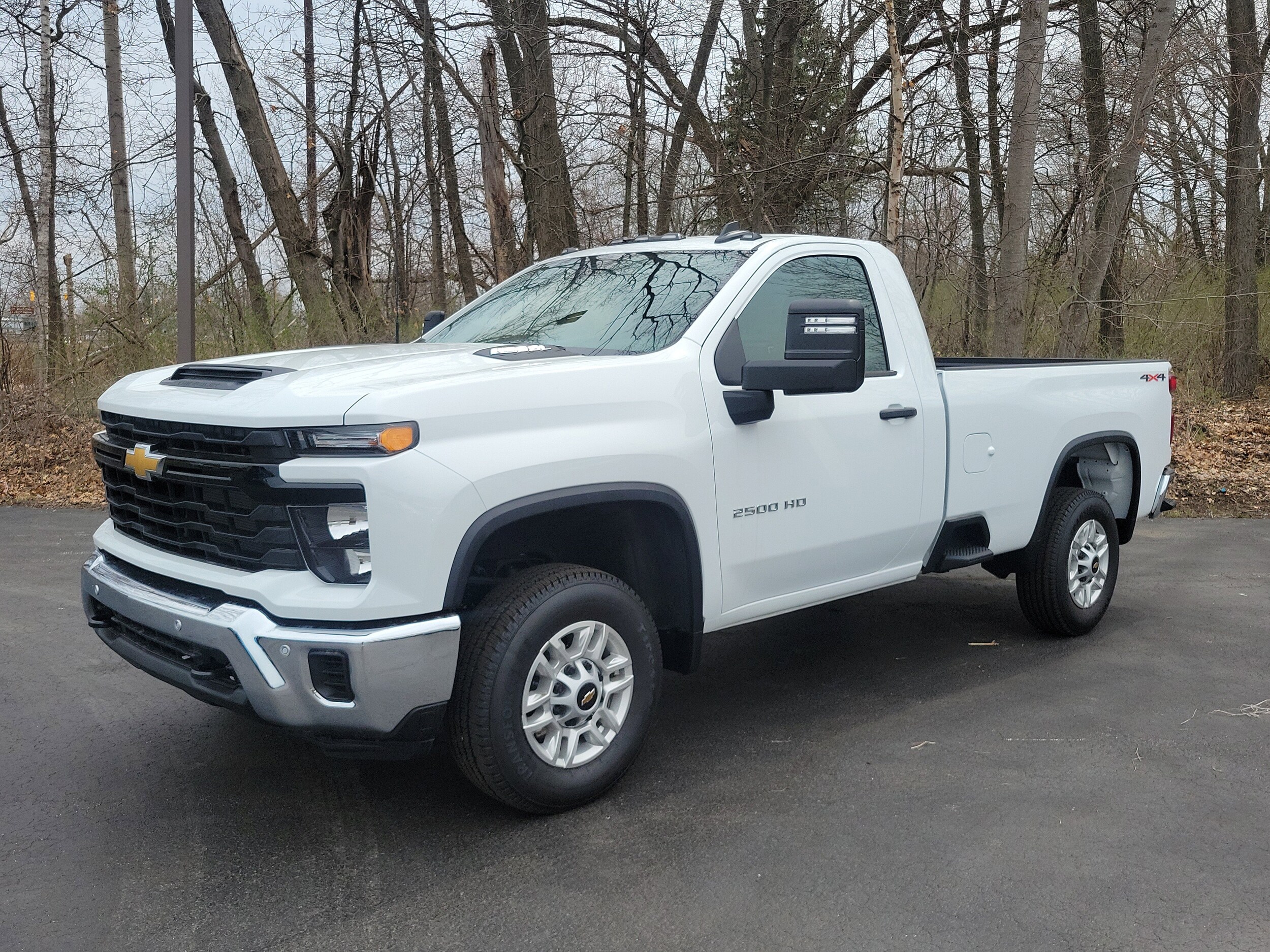 2025 Chevrolet Silverado 2500HD photo 2