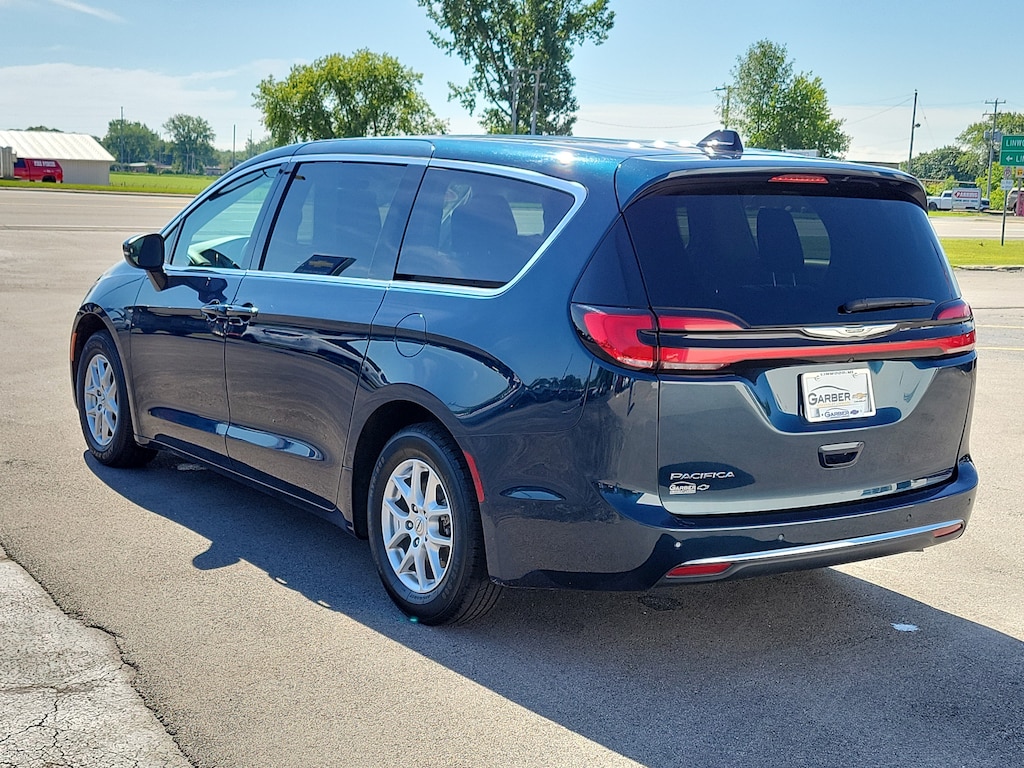 Used 2023 Chrysler Pacifica Touring L Van Passenger Van