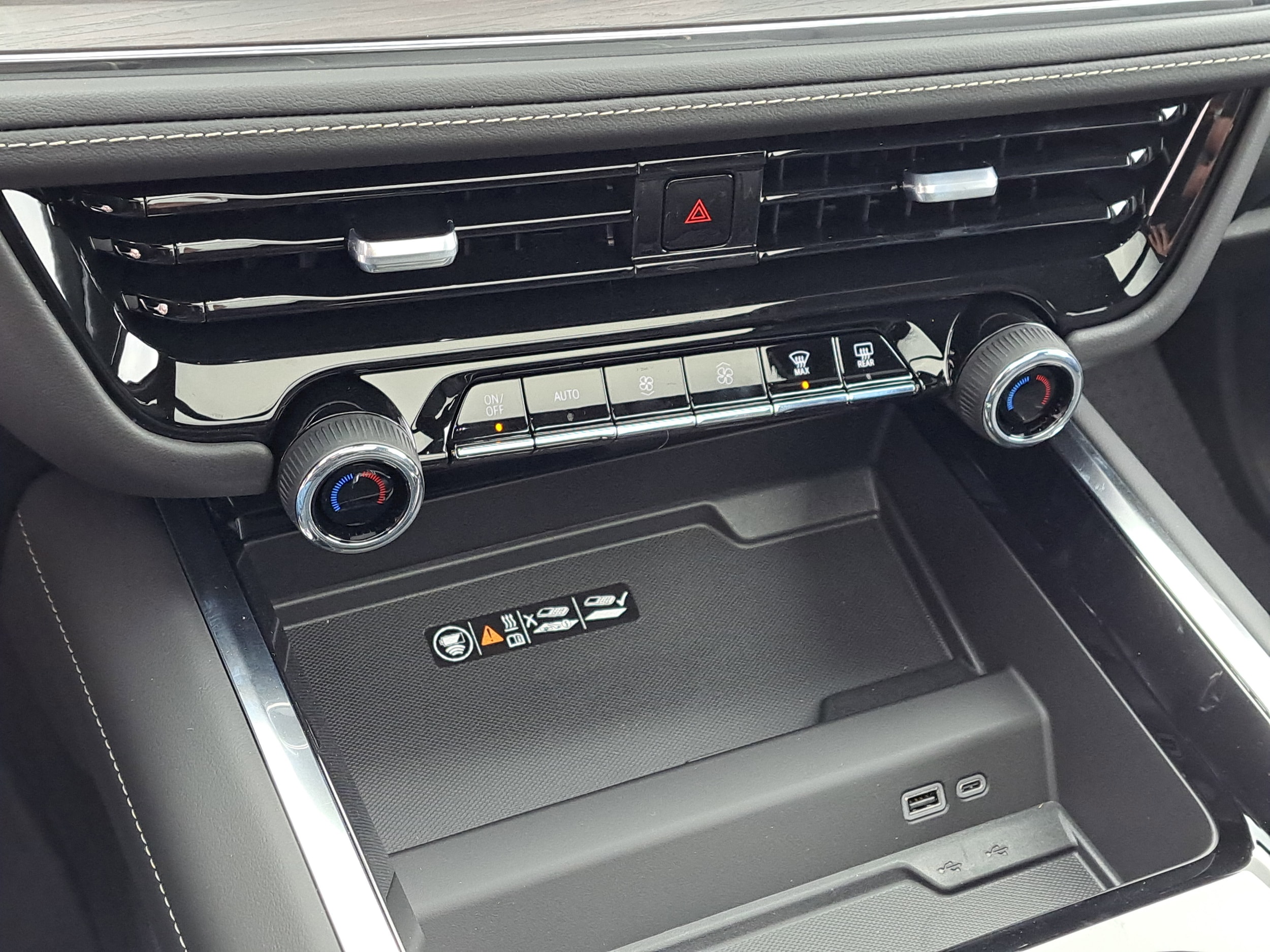 2026 Chevrolet Suburban Premier - Photo 20