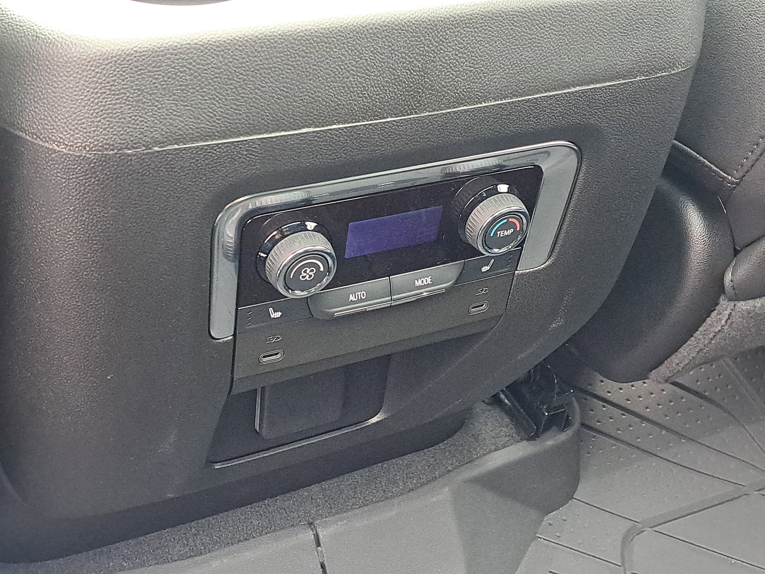 2026 Chevrolet Suburban Premier - Photo 27