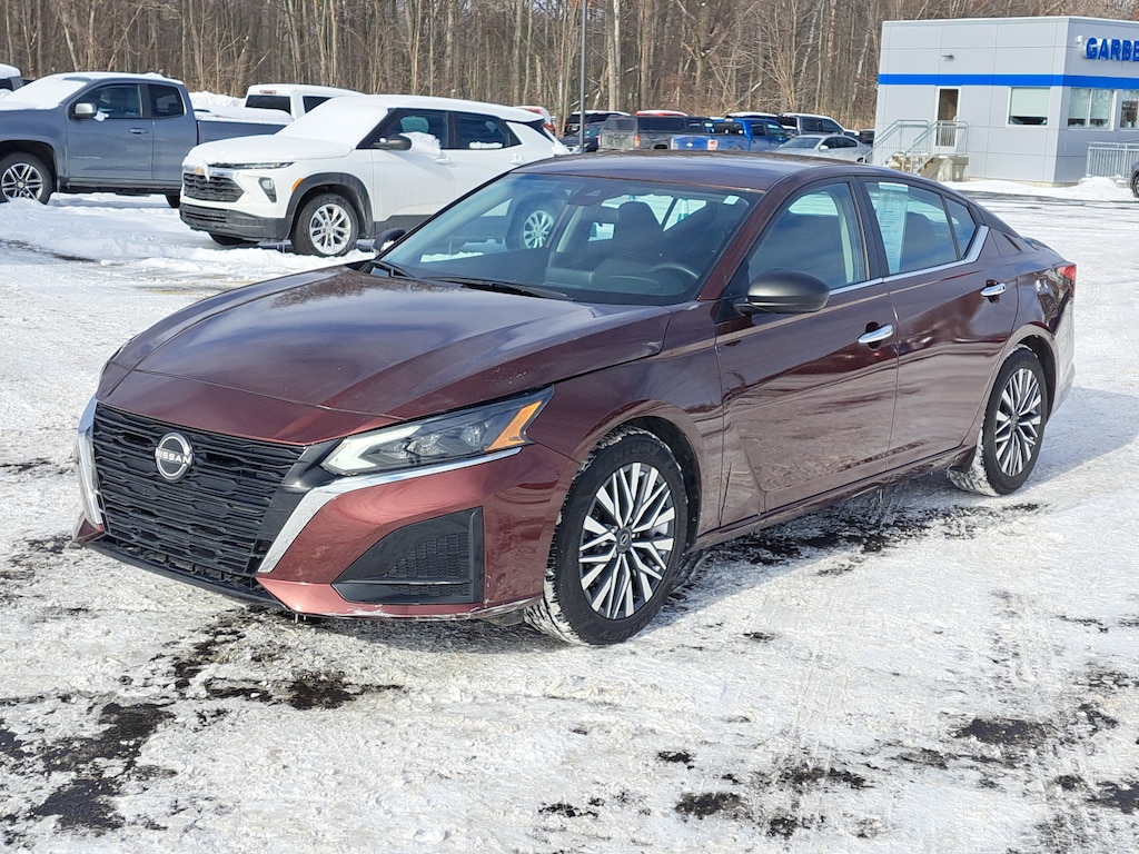 Used 2024 Nissan Altima 2.5 SV Sedan