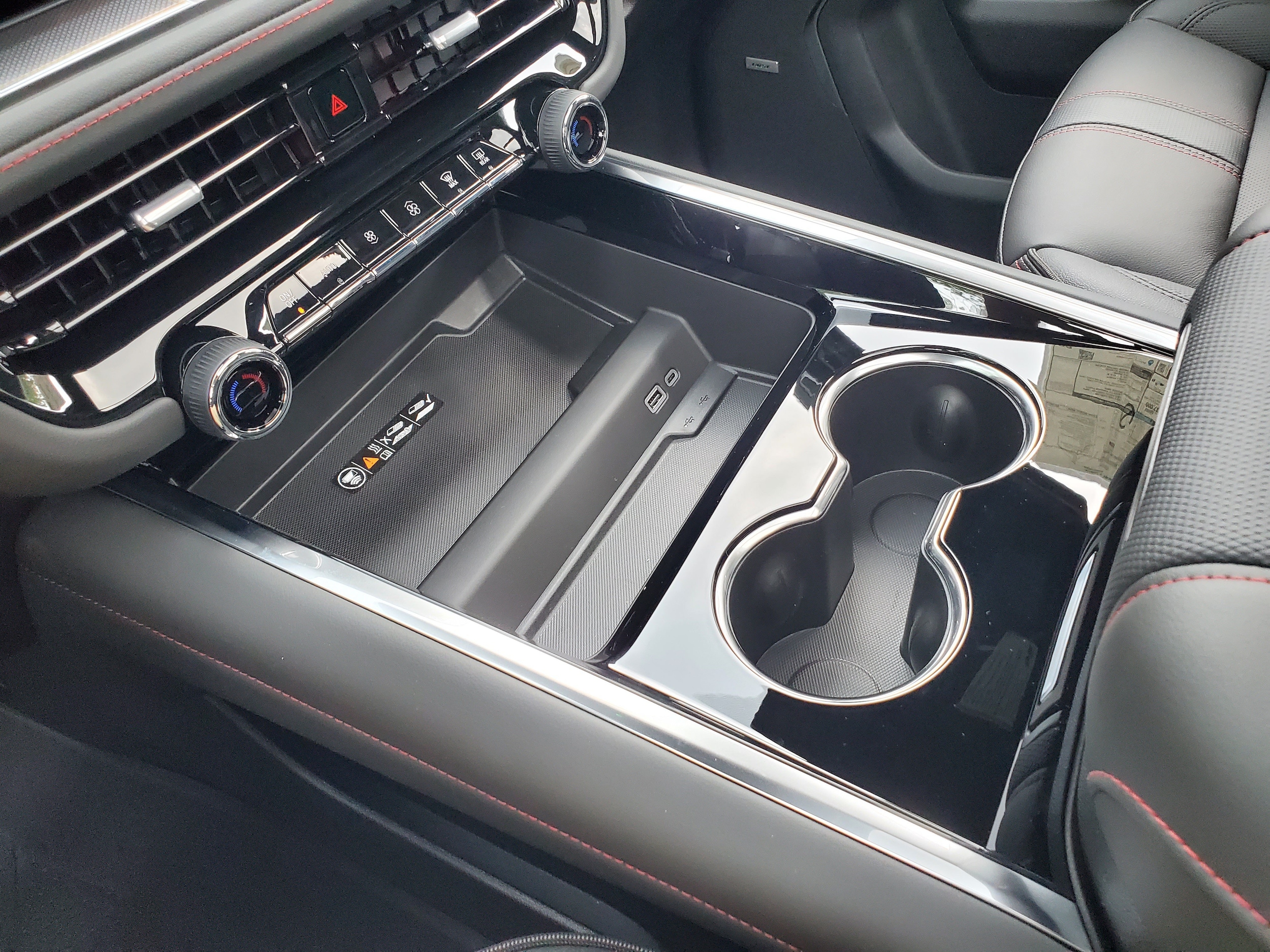 2026 Chevrolet Suburban RST - Photo 18