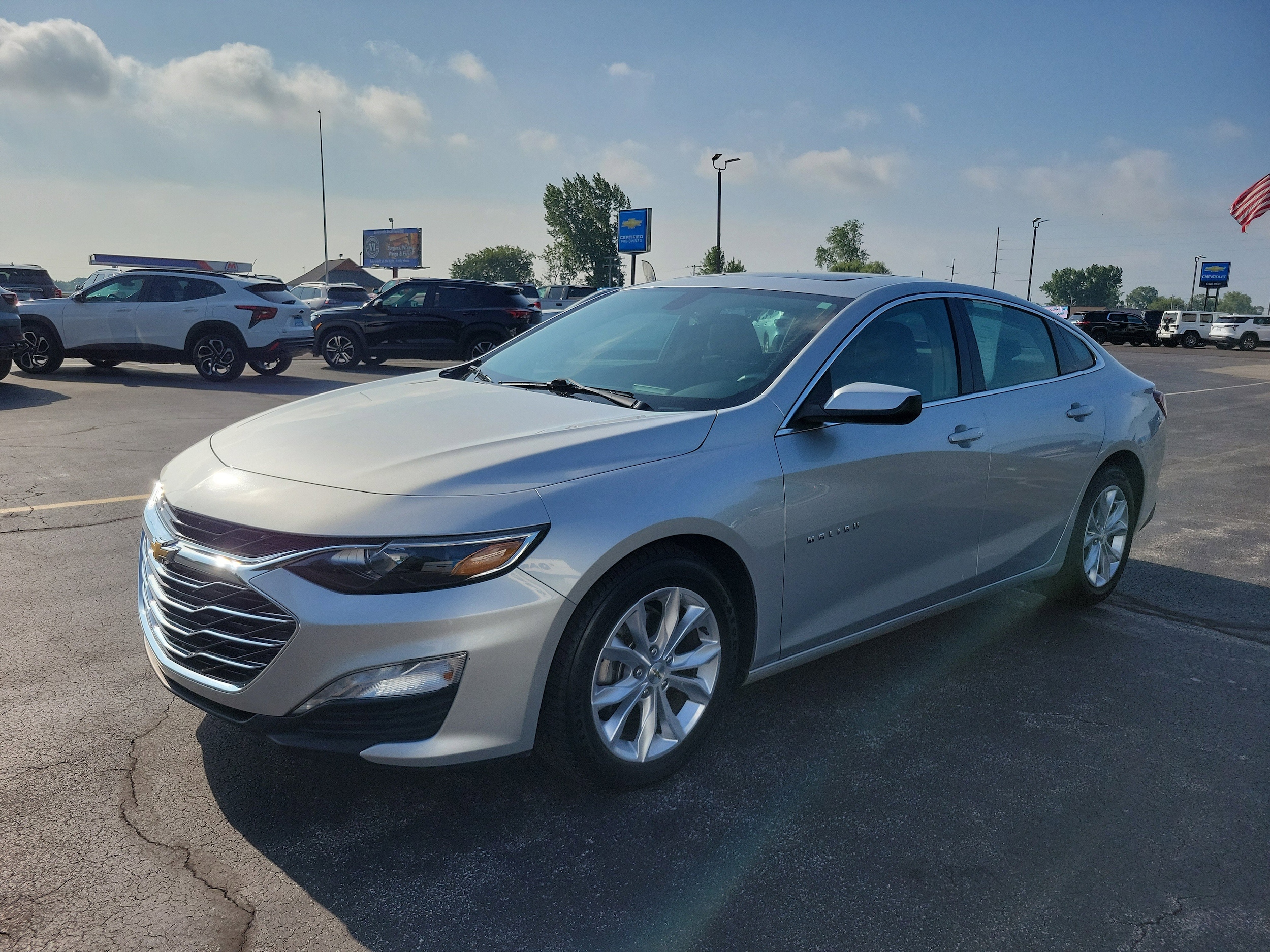 Used 2022 Chevrolet Malibu 1LT with VIN 1G1ZD5ST0NF131085 for sale in Linwood, MI