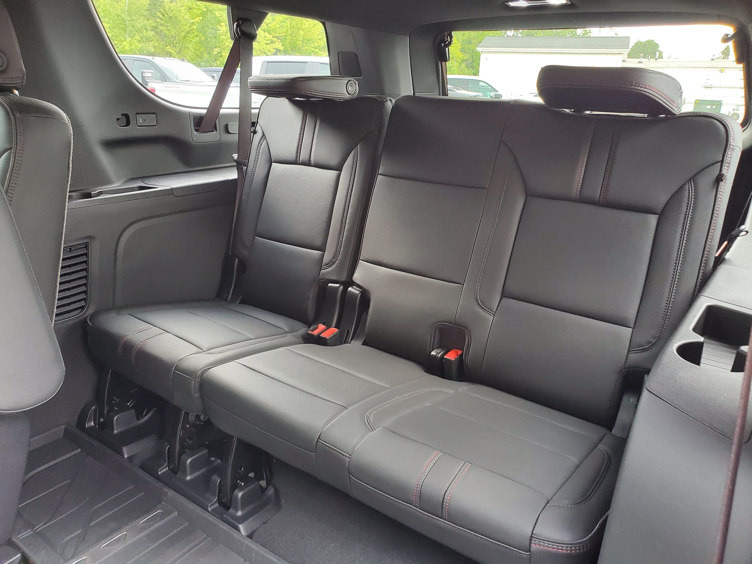 2026 Chevrolet Suburban RST - Photo 31