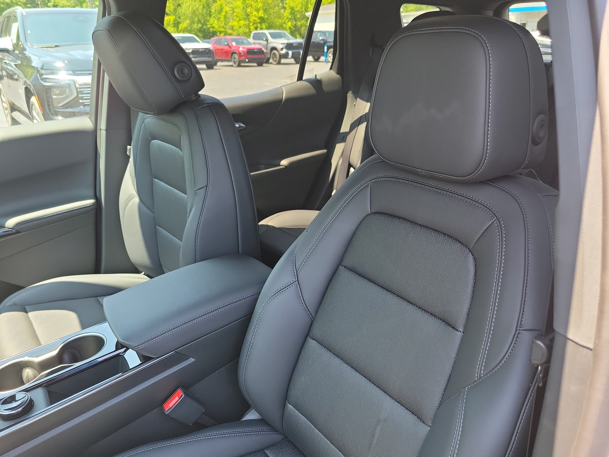 2027 Chevrolet Equinox LT - Photo 7