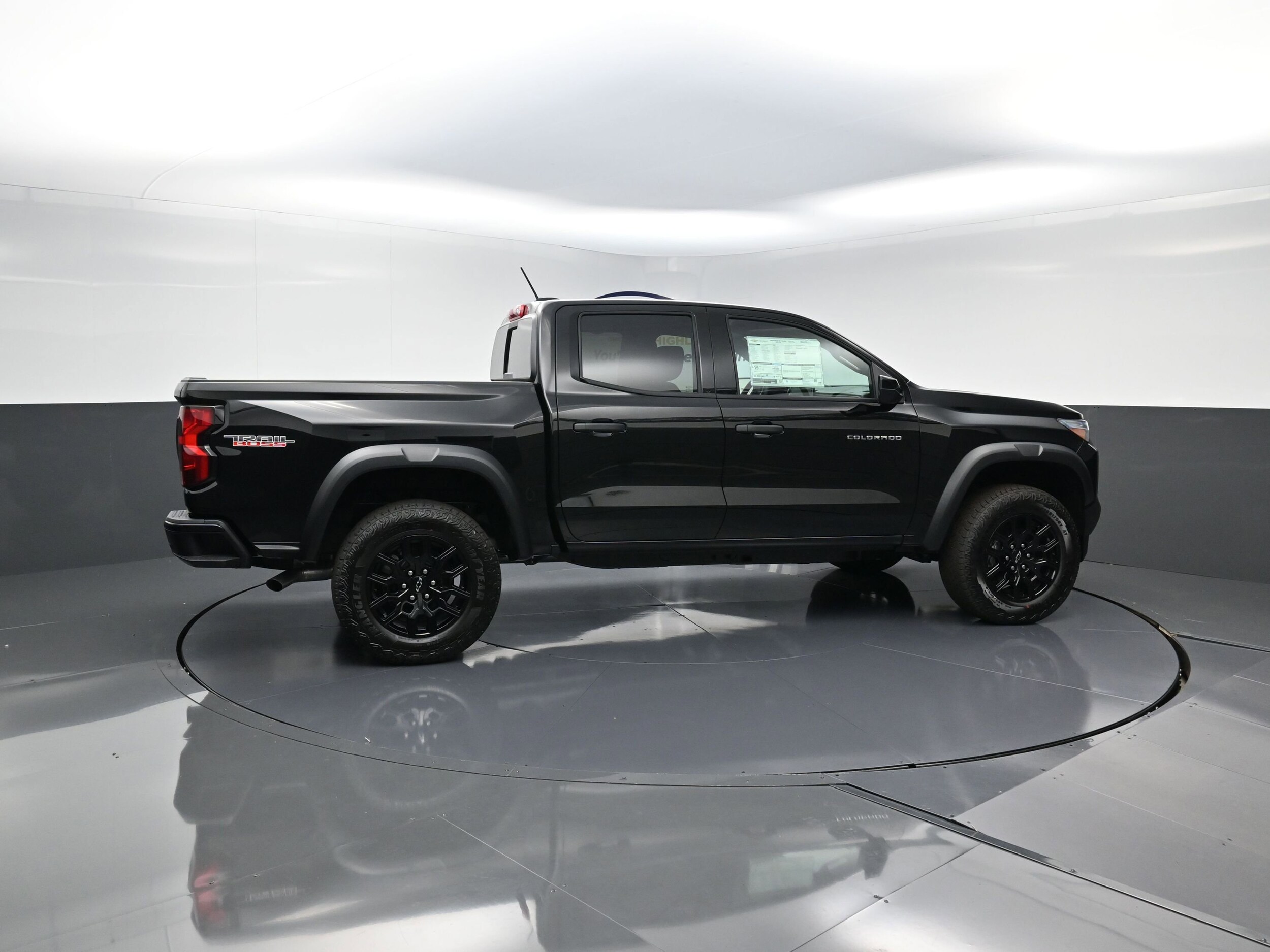 2026 Chevrolet Colorado Trail Boss photo 2