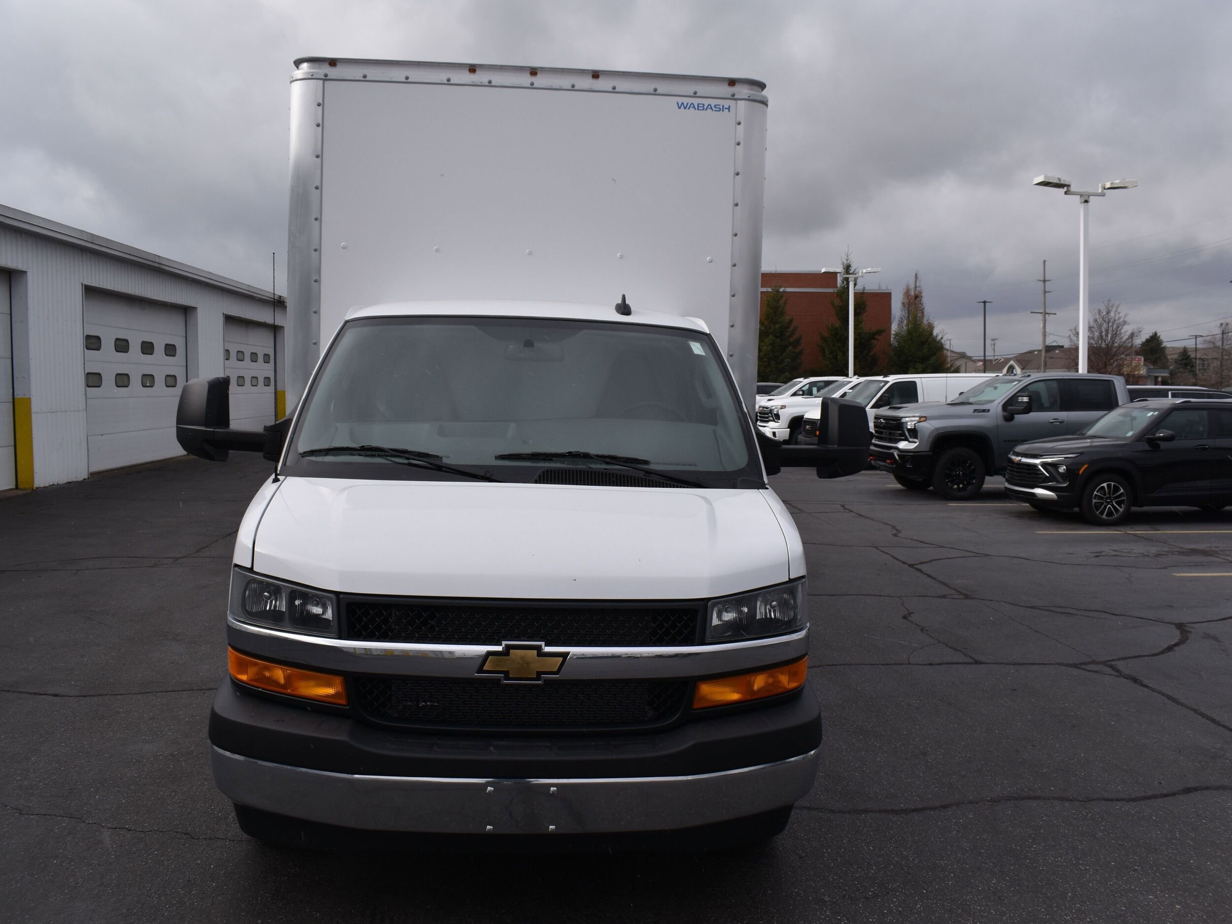 2024 Chevrolet Express Cutaway photo 2