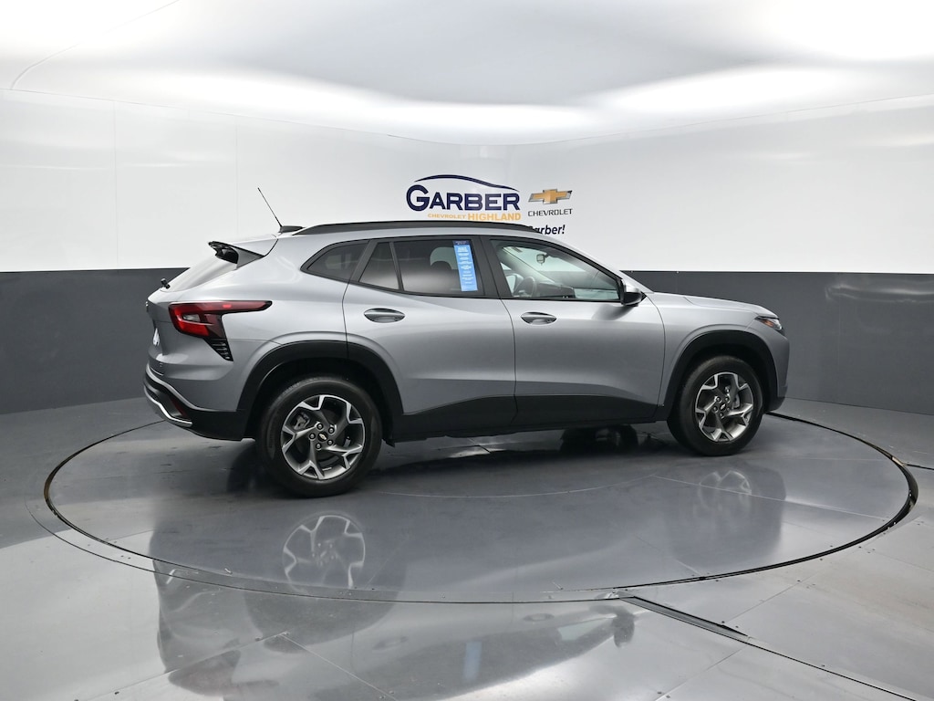 Used 2025 Chevrolet Trax LT SUV