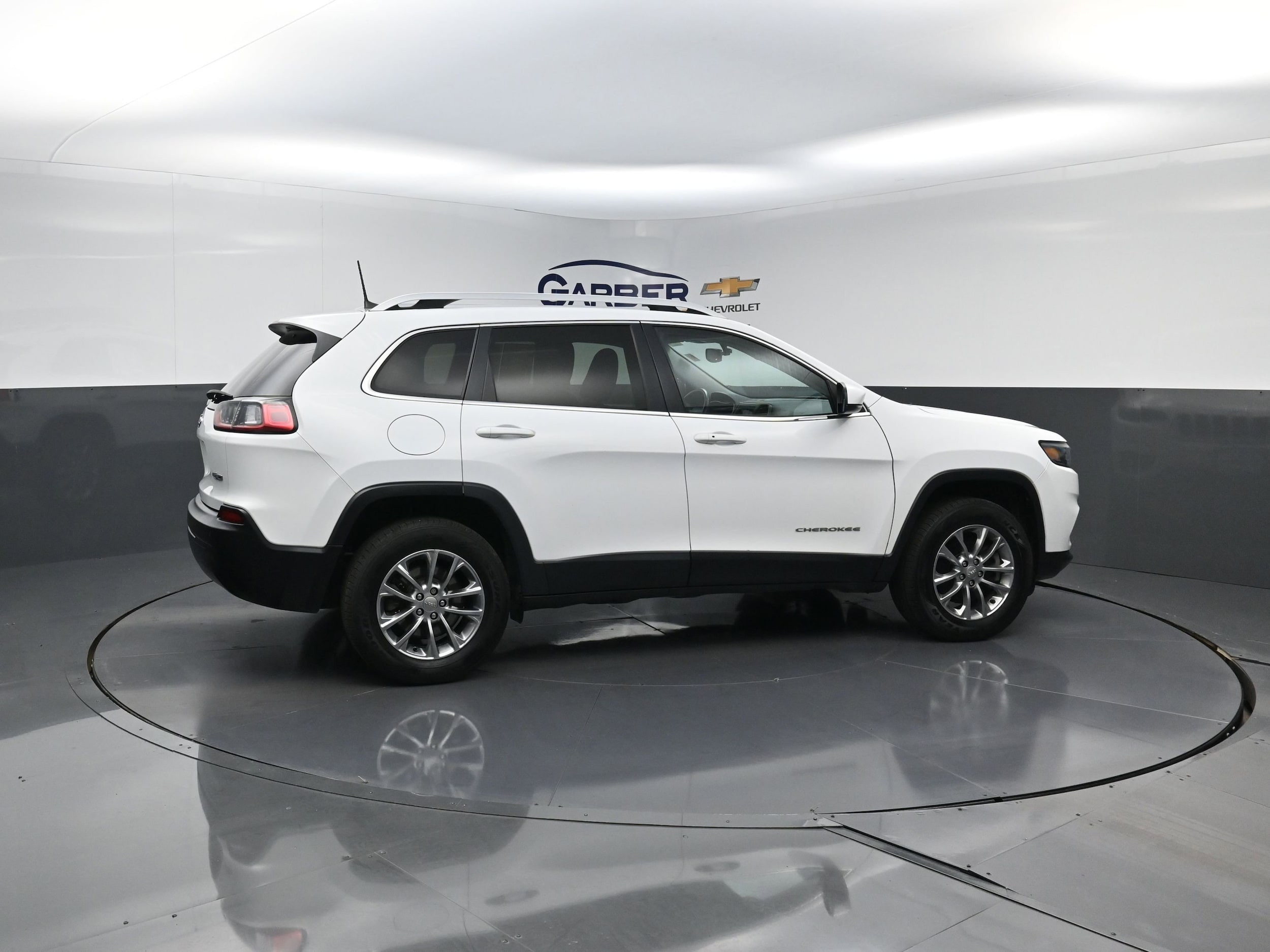 Used 2019 Jeep Cherokee Latitude Plus with VIN 1C4PJMLB0KD401463 for sale in Highland, IN