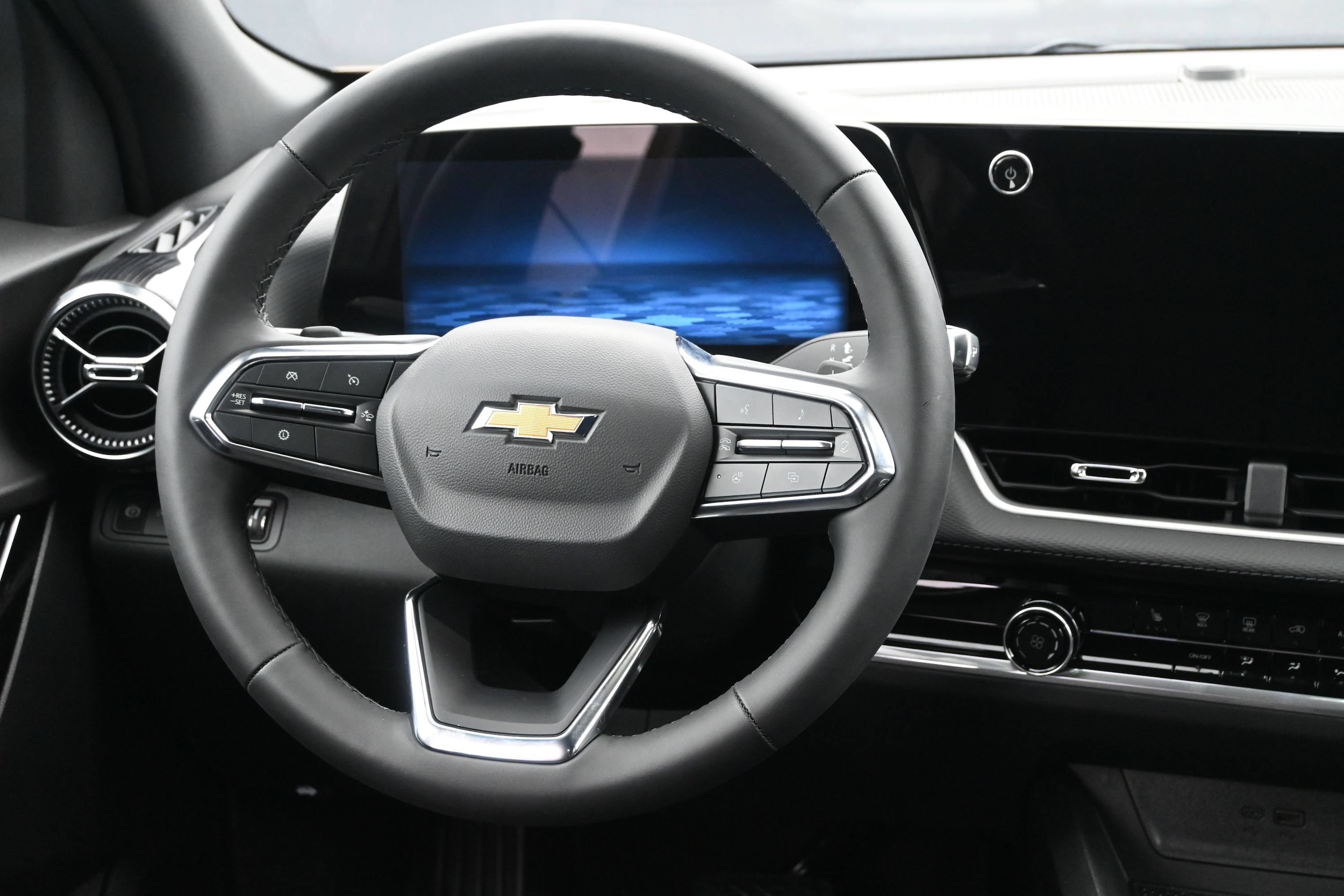 2027 Chevrolet Equinox LT - Photo 17
