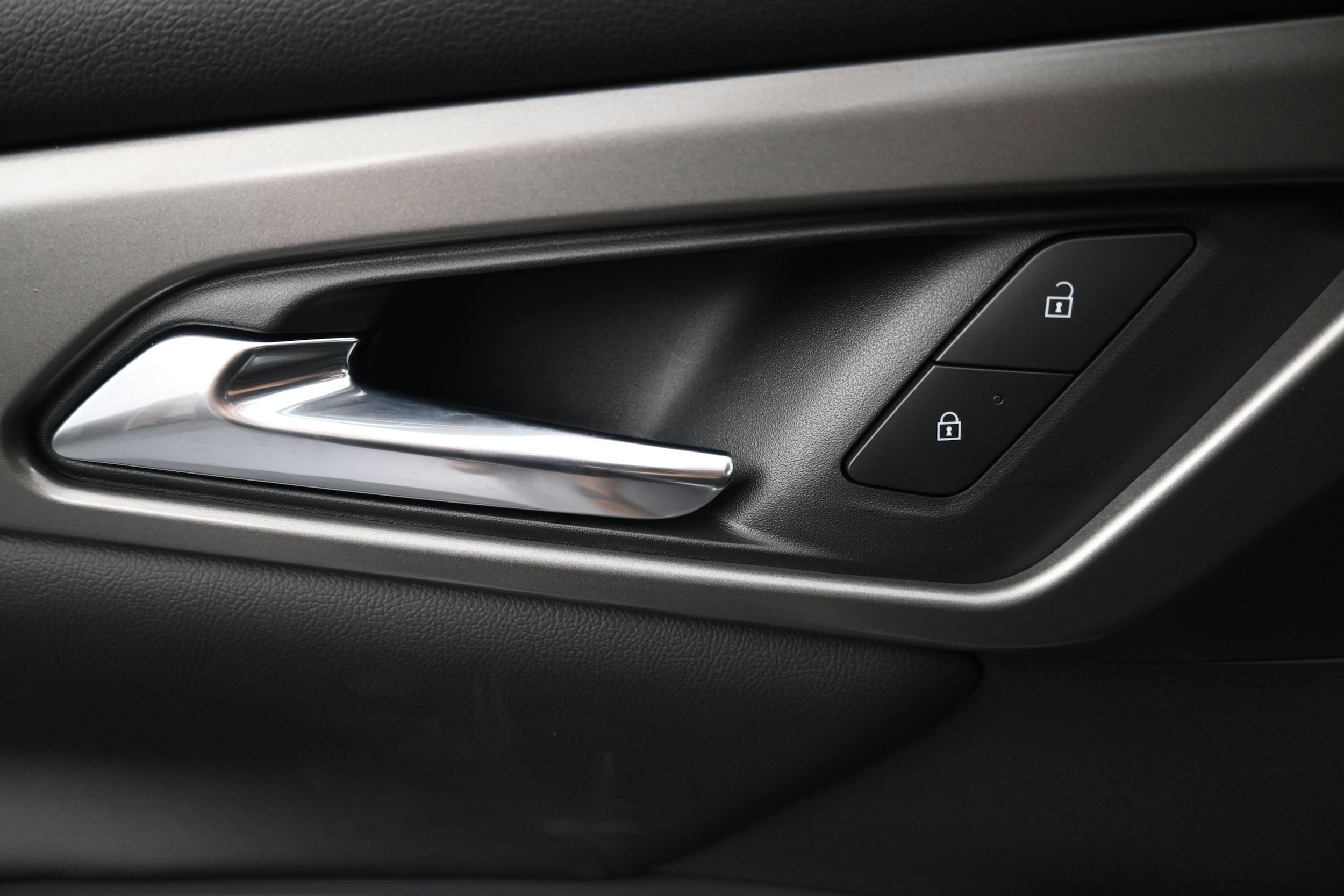 2027 Chevrolet Traverse LT - Photo 23