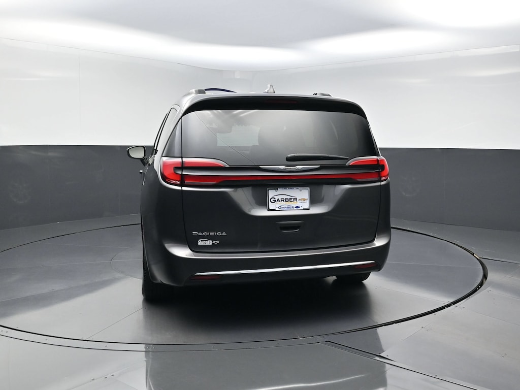 Used 2022 Chrysler Pacifica Touring L Van Passenger Van