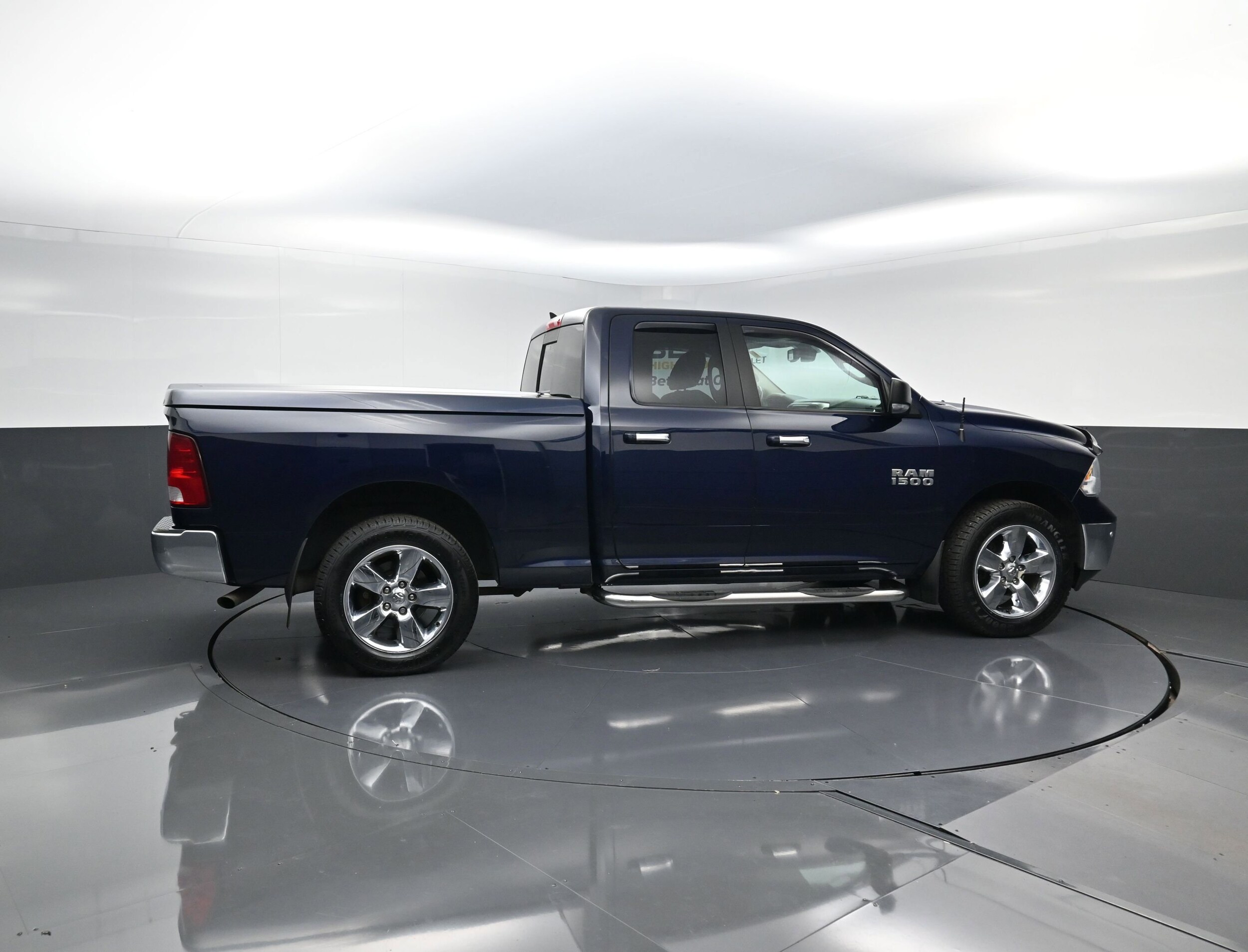 2016 Ram 1500 SLT photo 2