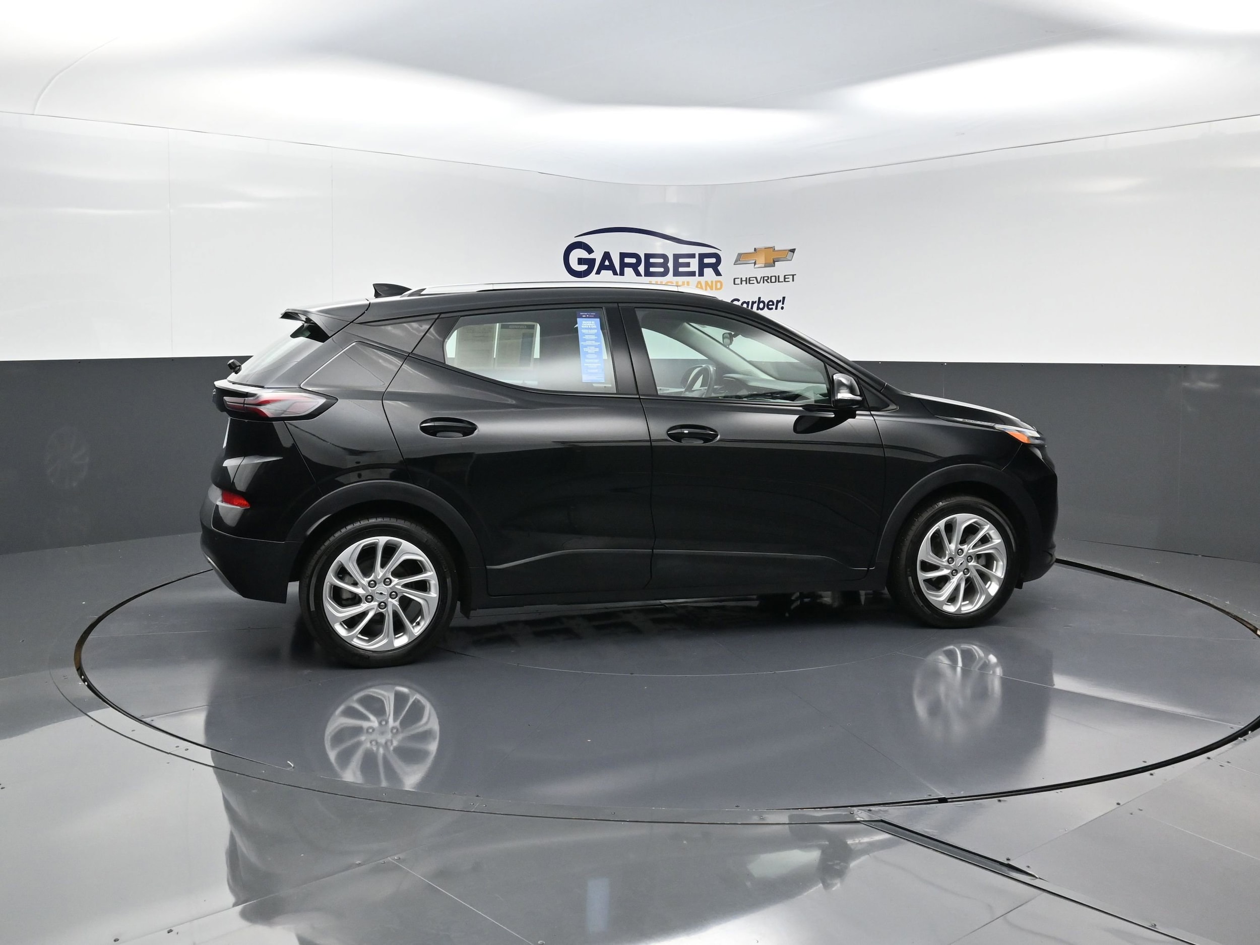 Used 2023 Chevrolet Bolt EUV LT with VIN 1G1FY6S04P4188634 for sale in Highland, IN